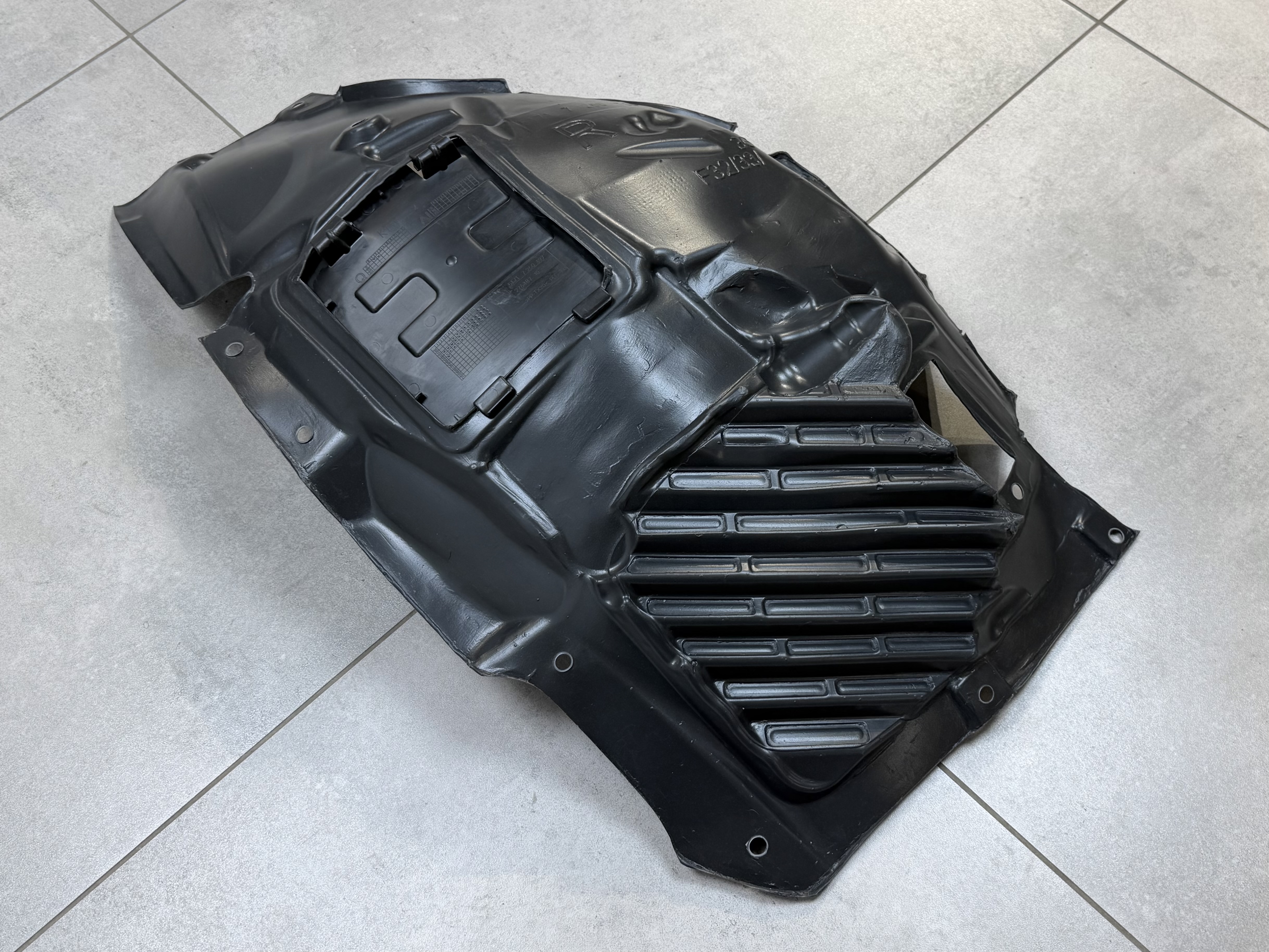 Підкрилок правий передній M Paket 51717260726 для BMW 4 series F32 F33 F36 2013-2020 4