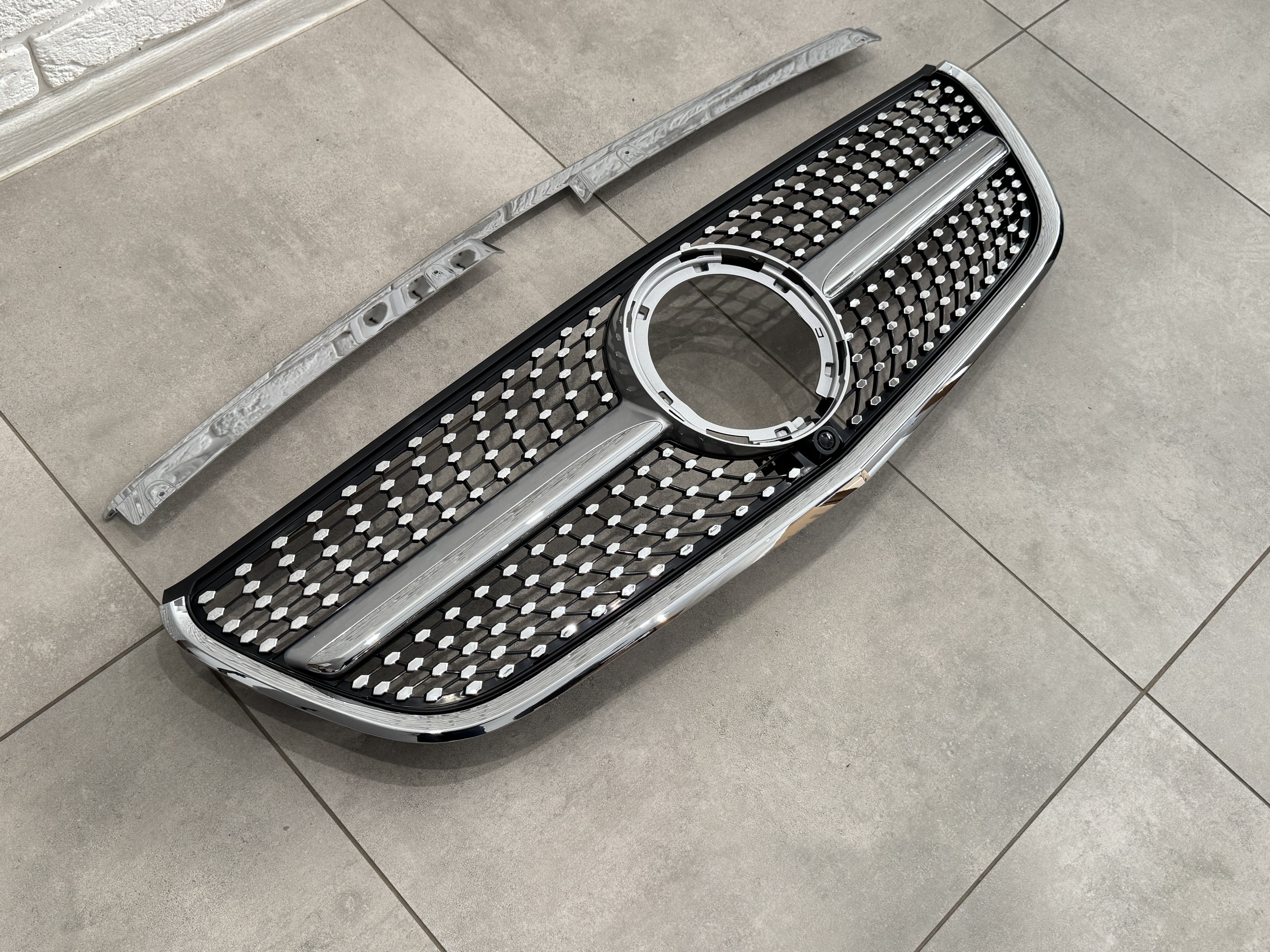 Решітка радіатора DIAMOND SILVER Mercedes Benz Vito W447 2020-2023 ДЛЯ AMG І ЗВИЧАЙНОГО 3