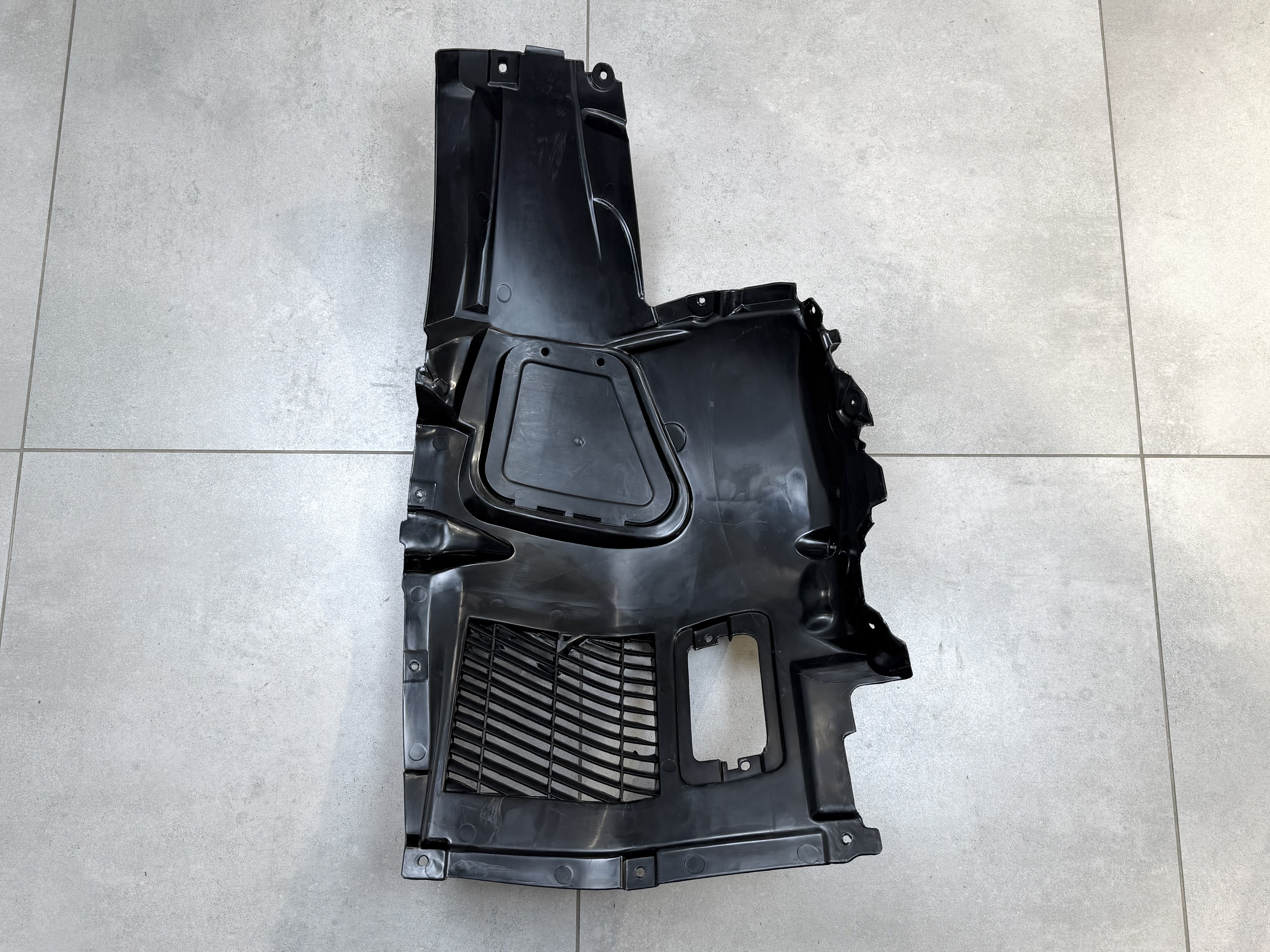 Підкрилок лівий передній 51717186727 для BMW 5 series F10 F11 2010-2016 5