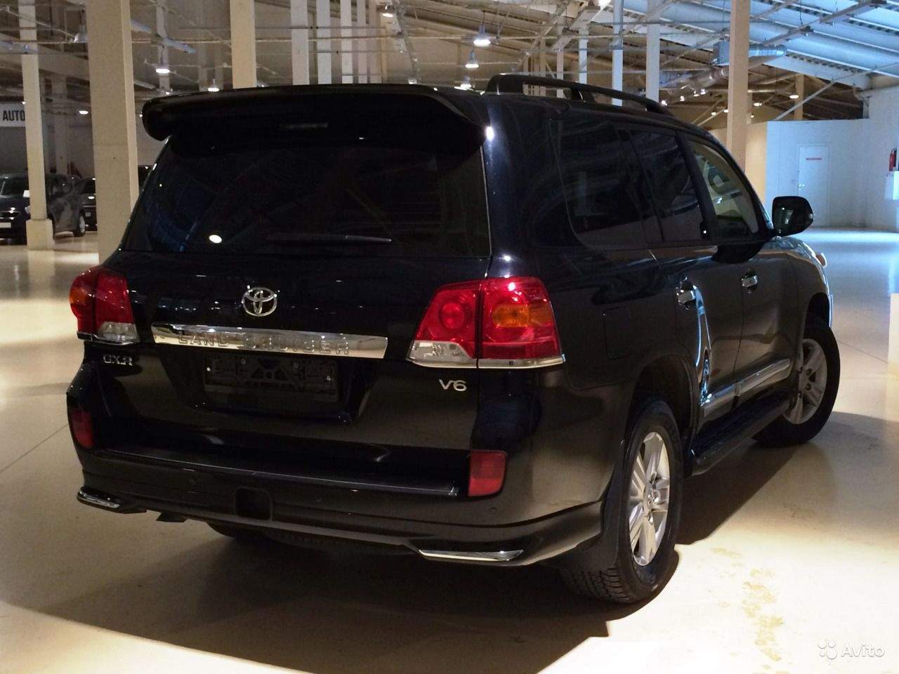 Спідниця заднього бампера Toyota Land Cruiser 200 2007-2015 у чорному кольорі 6