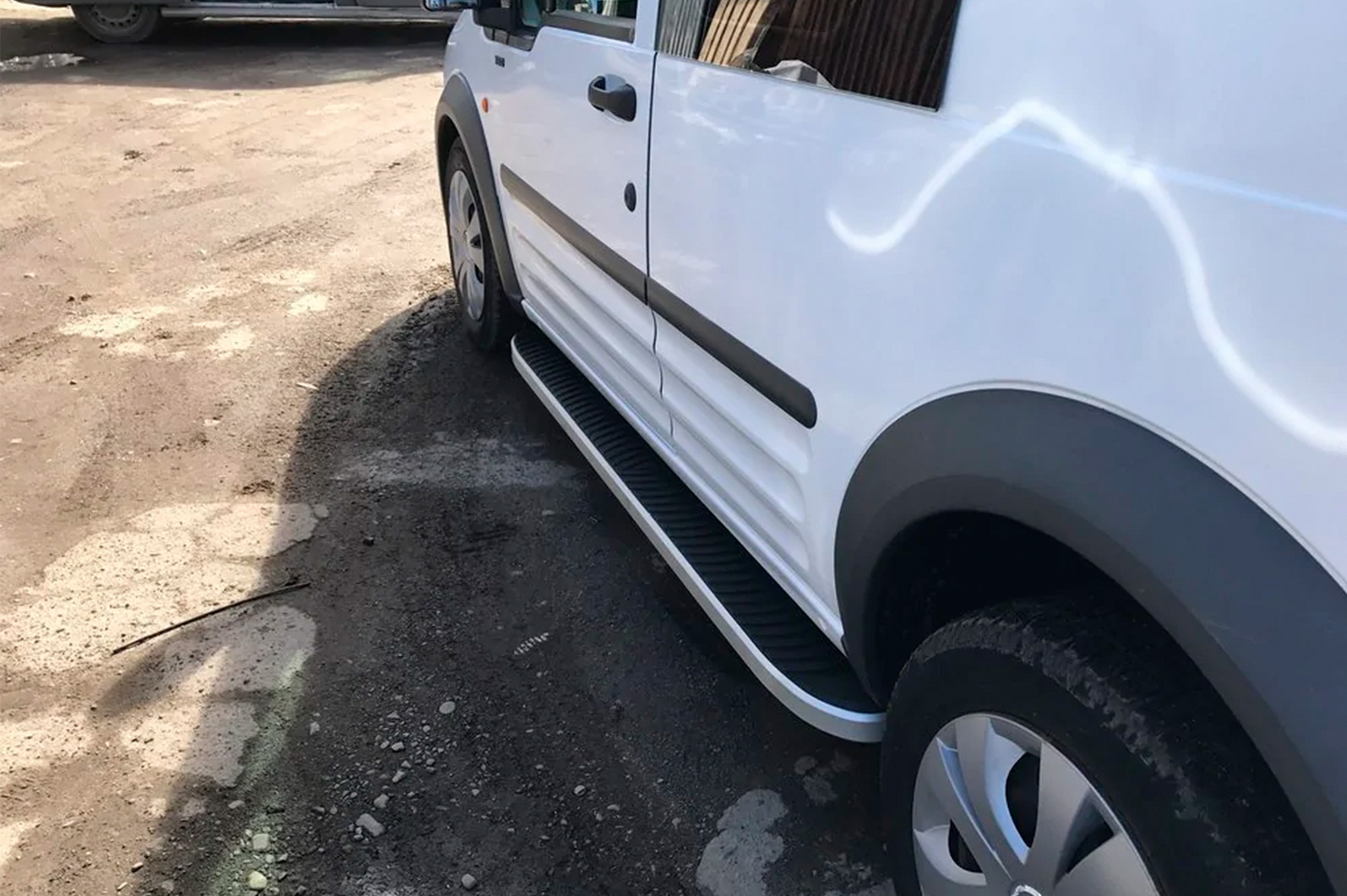Бокові пороги Tayga (2 шт., Алюміній) Стандартна база 3