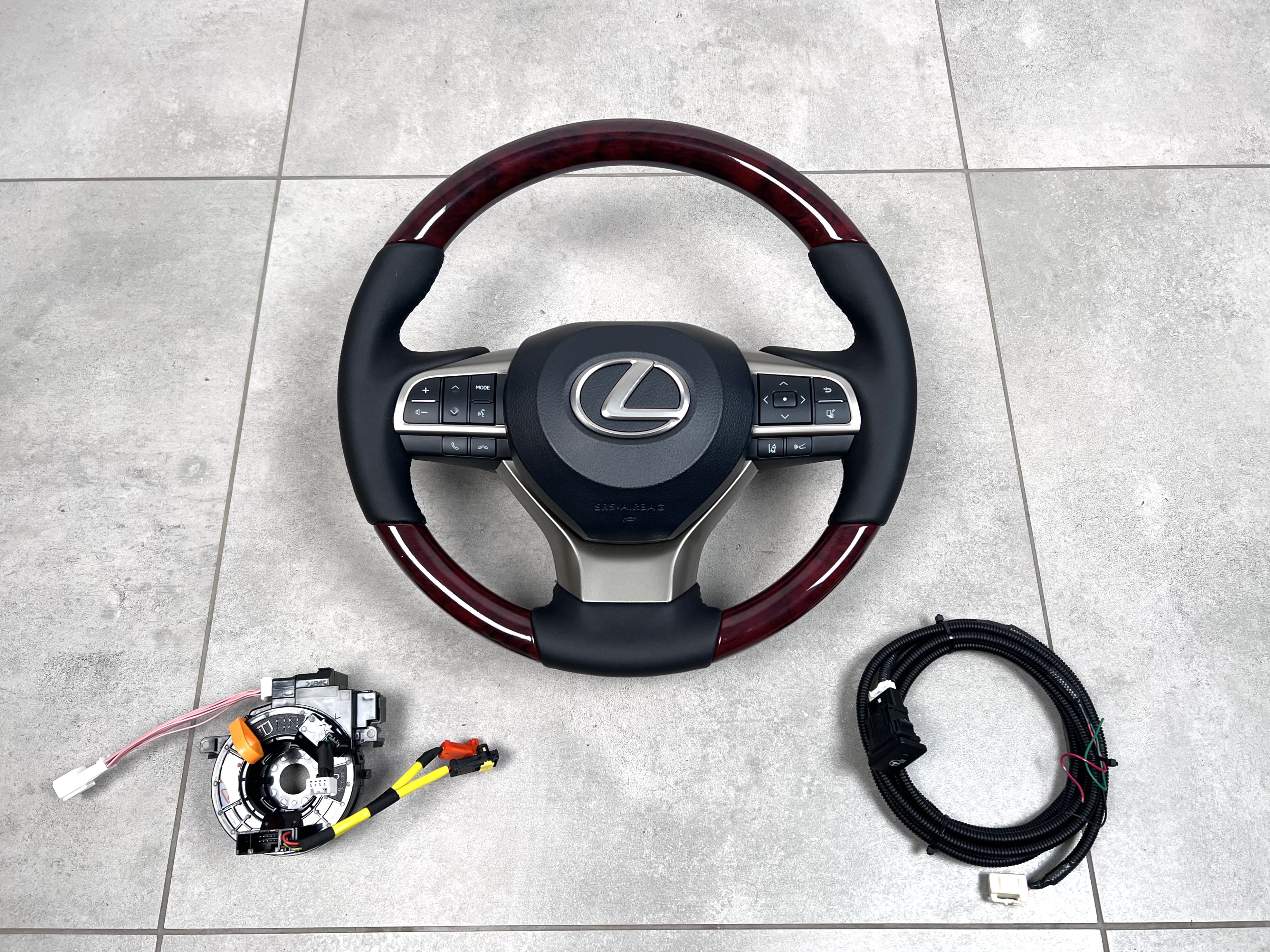 Кермо з підігрівом у зборі чорне з деревом Lexus LX 570 / GX 460 2