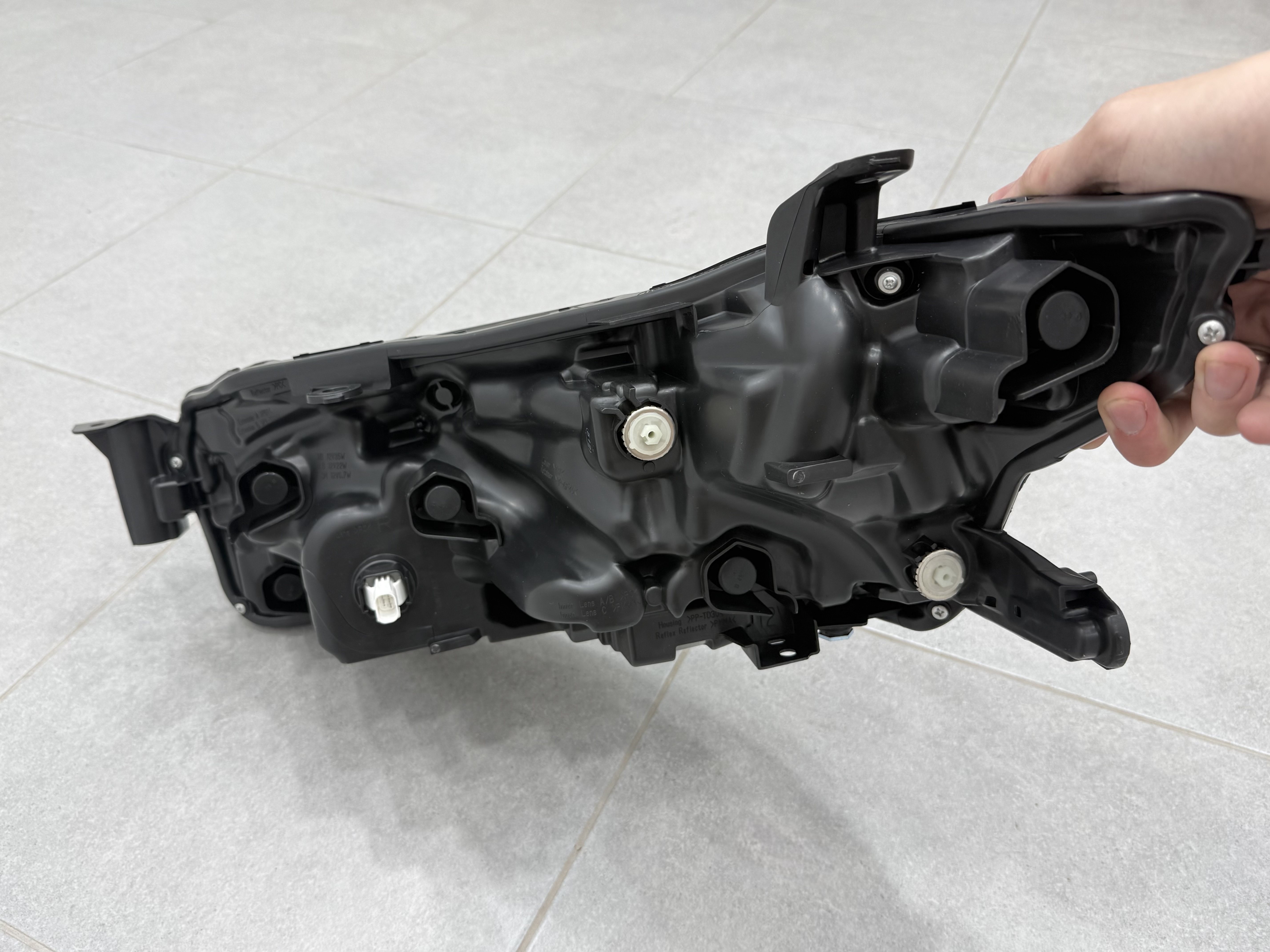 Права фара Toyota Camry 80 XSE USA 2023- 4