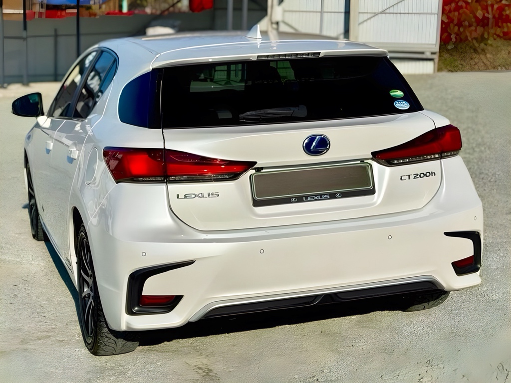 Бампер задній рестайлінг 2017+ для Lexus CT 200h 2010-2021 5
