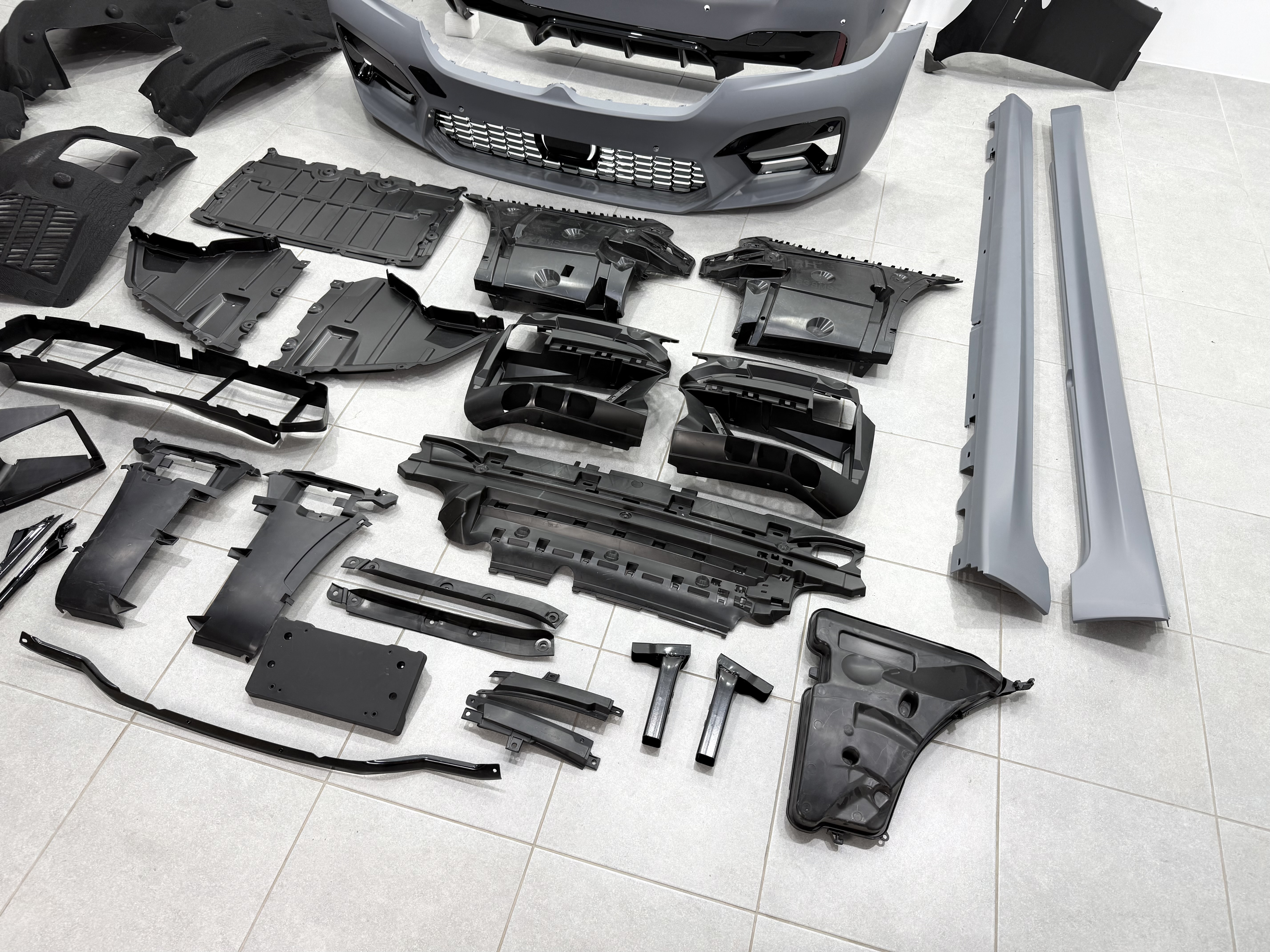 Комплект обвісу M5 ШИРОКА ВЕРСІЯ для BMW 5 series F90 / G30 2020-2024 (крила, підкрилки, бампера в зборі, пороги) 5