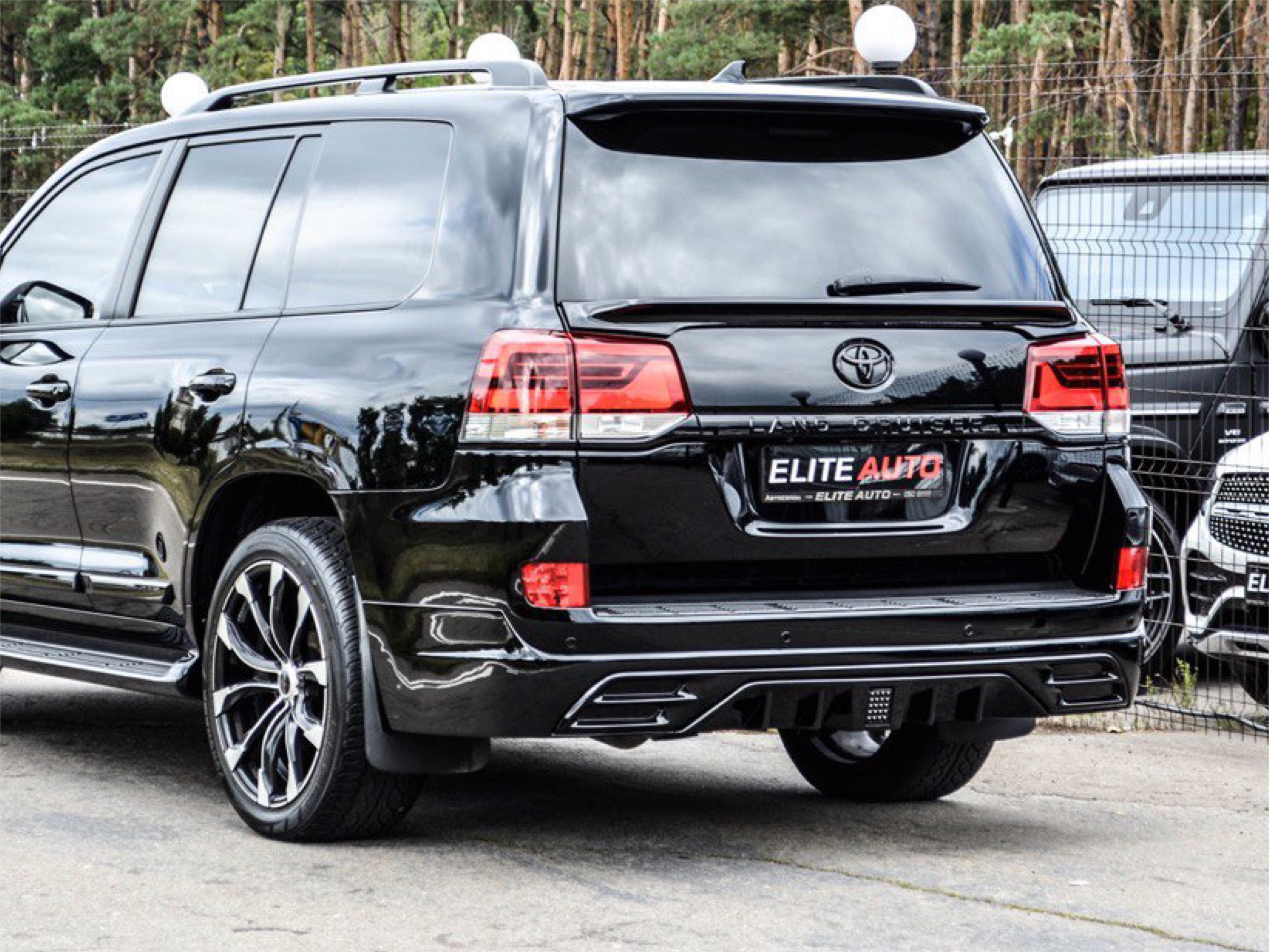Обвіс тюнінг заднього бампера WALD Toyota Land Cruiser 200 2016-2022 колір чорний 2