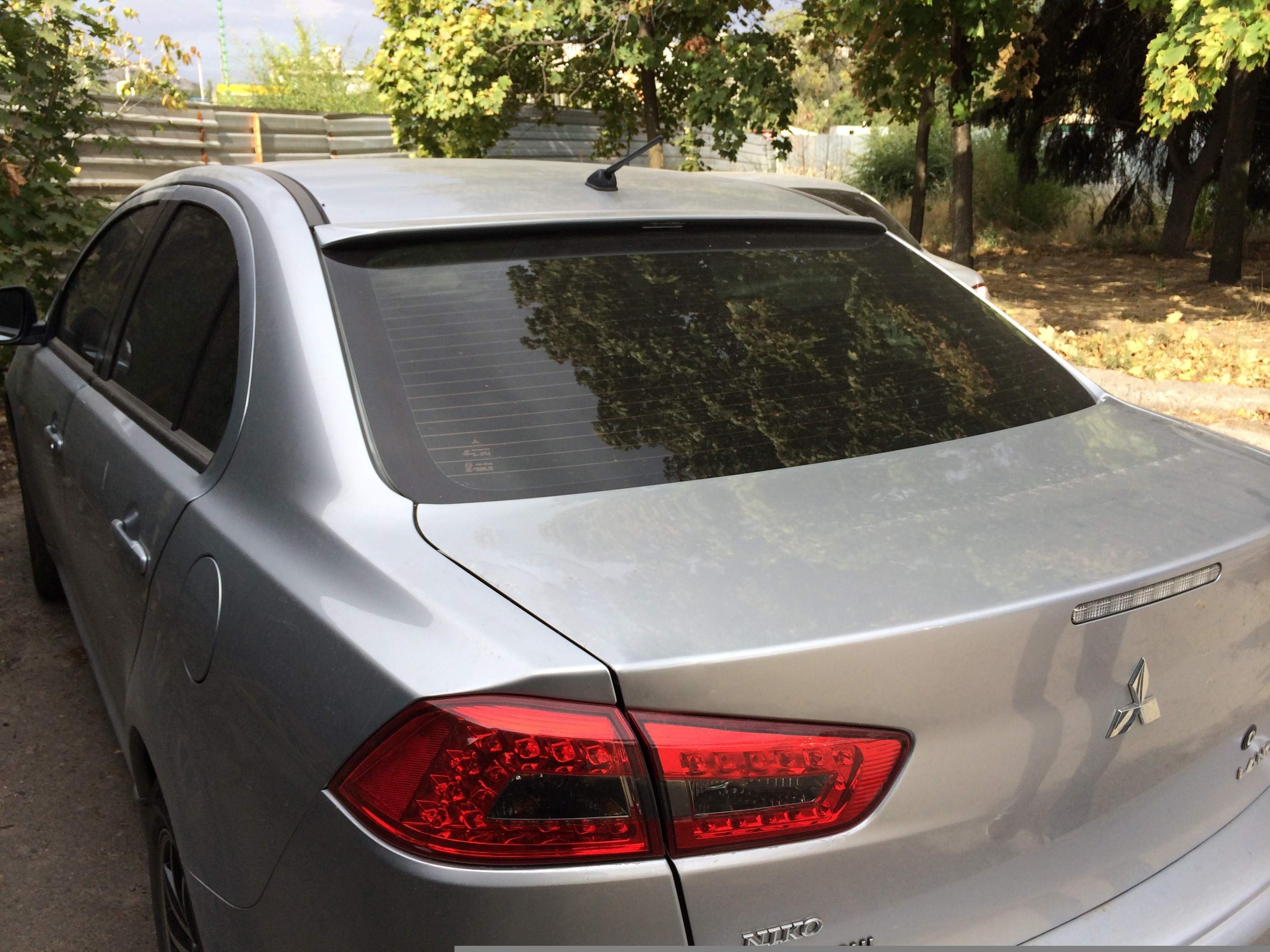 Козирок на скло Mitsubishi Lancer X 2007-2015 ABS пластик під фарбування 2