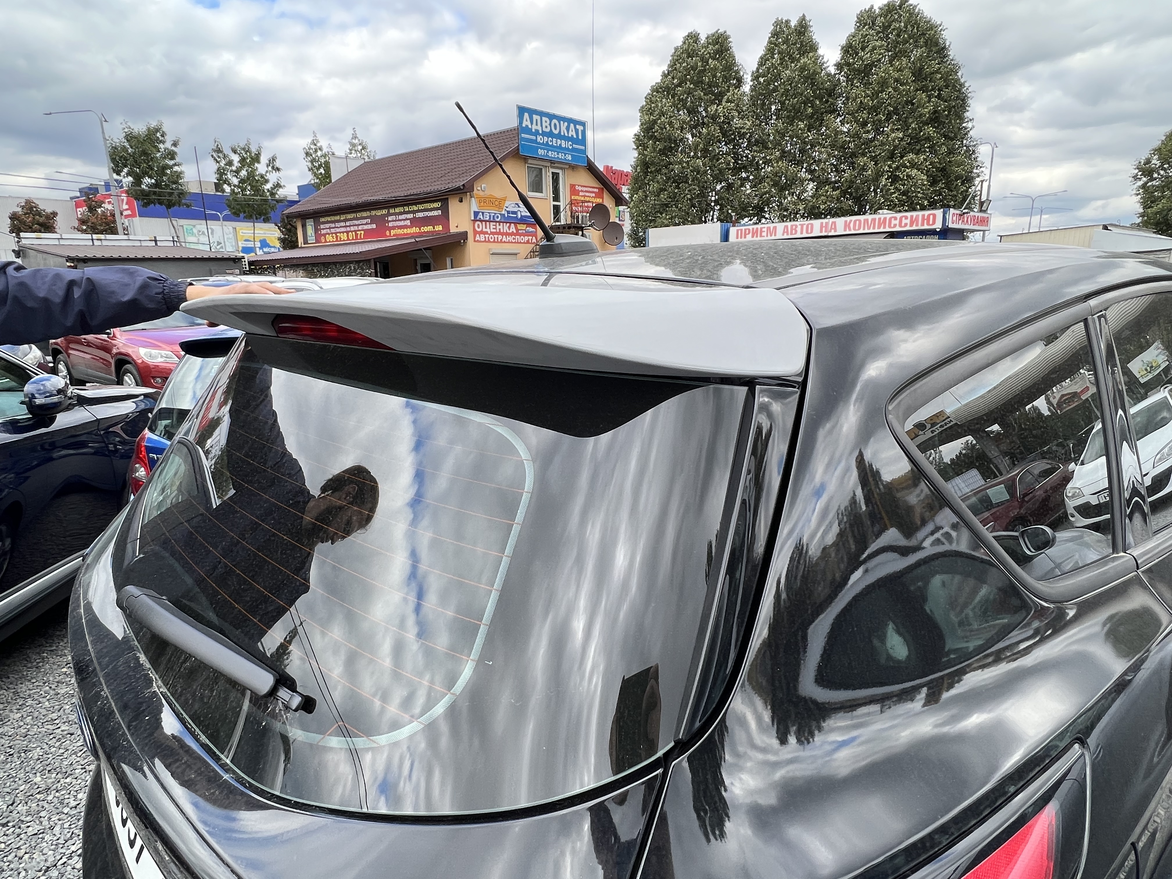 Спойлер козирок Ford Kuga / Escape 2013-2019 ABS пластик під фарбування 3