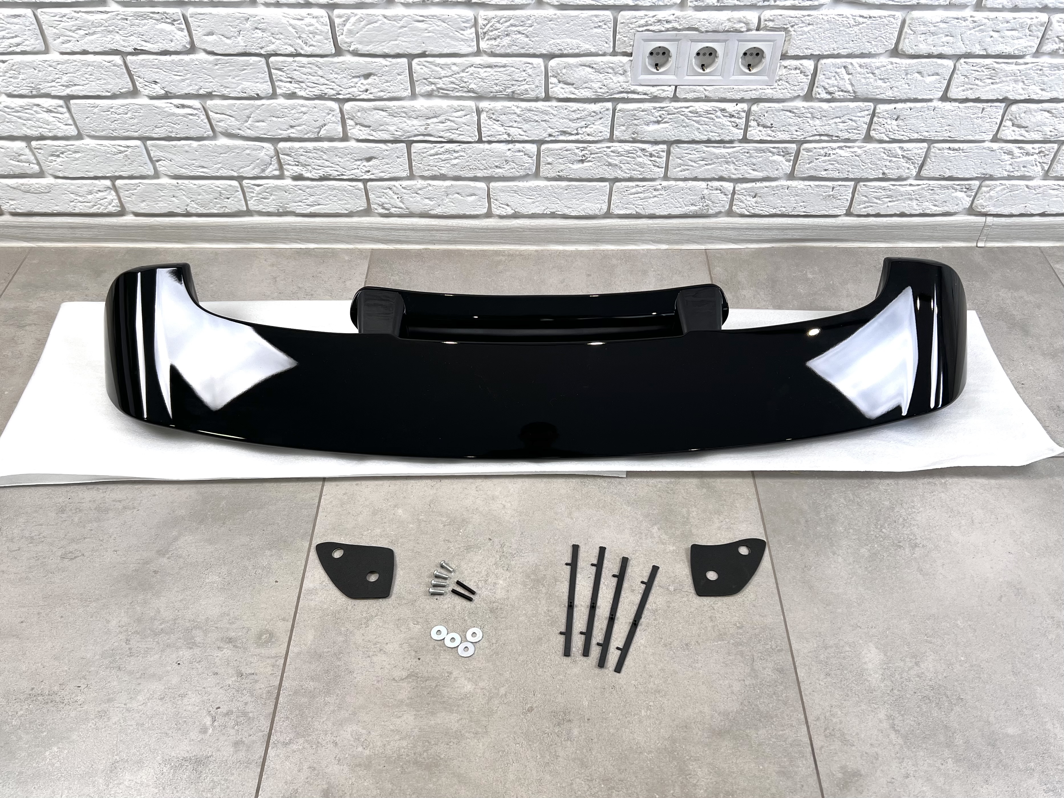 Спойлер козирок Toyota Land Cruiser 100 / Lexus LX 470 1998-2007 ABS пластик колір чорний 5