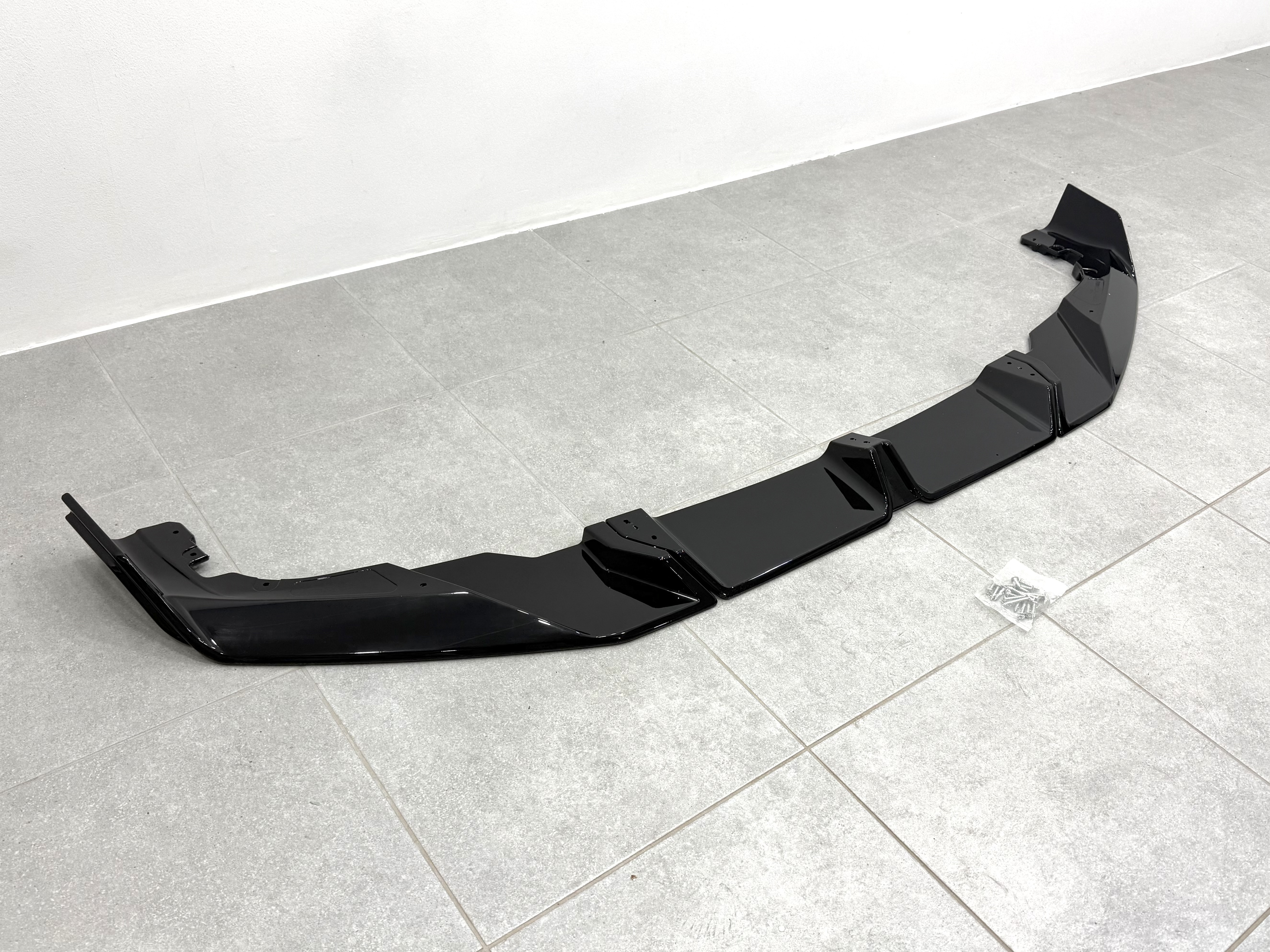 Юбка переднього бампера для BMW X5M F95 2023+, колір чорний глянець 4