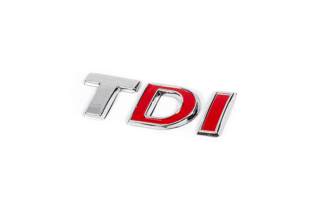 Напис TDI (косою шрифт) T - хром, DI - червона 6