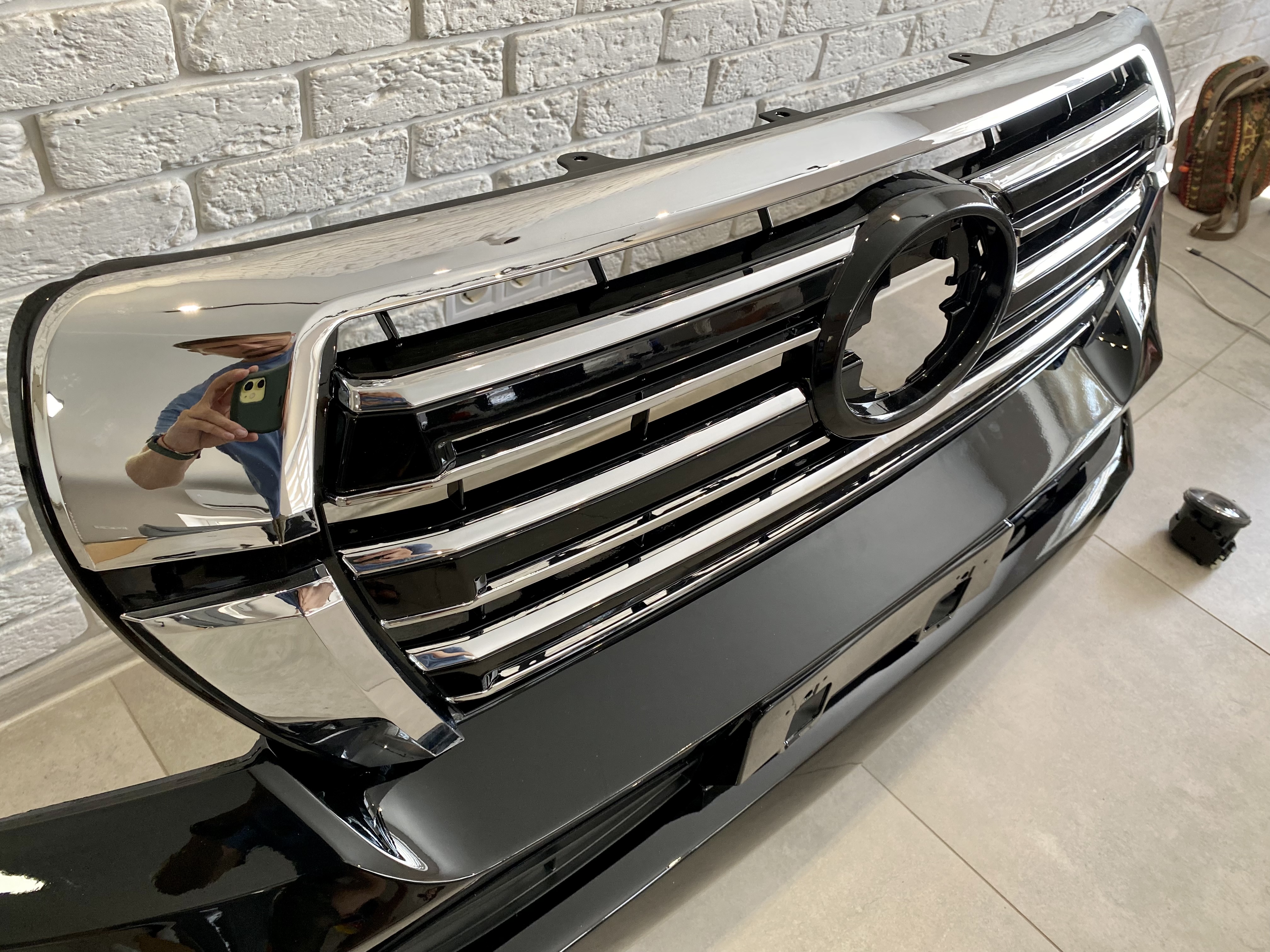 Бампер у зборі Toyota Land Cruiser 200 2007-2015 у стилі рестайлінг 2016+ колір чорний 202 4