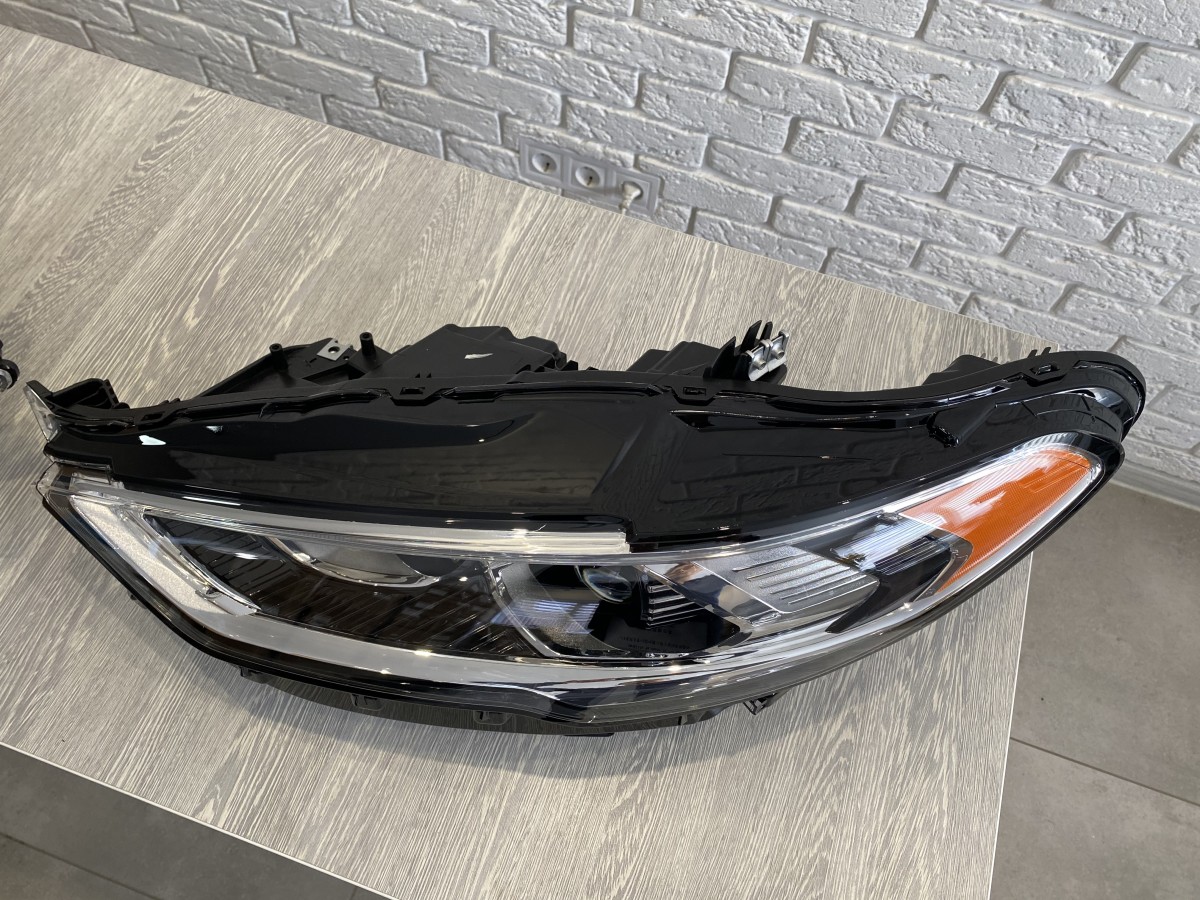 Передні LED фари Ford Fusion USA 2017-2021 (жовтий габарит) 4