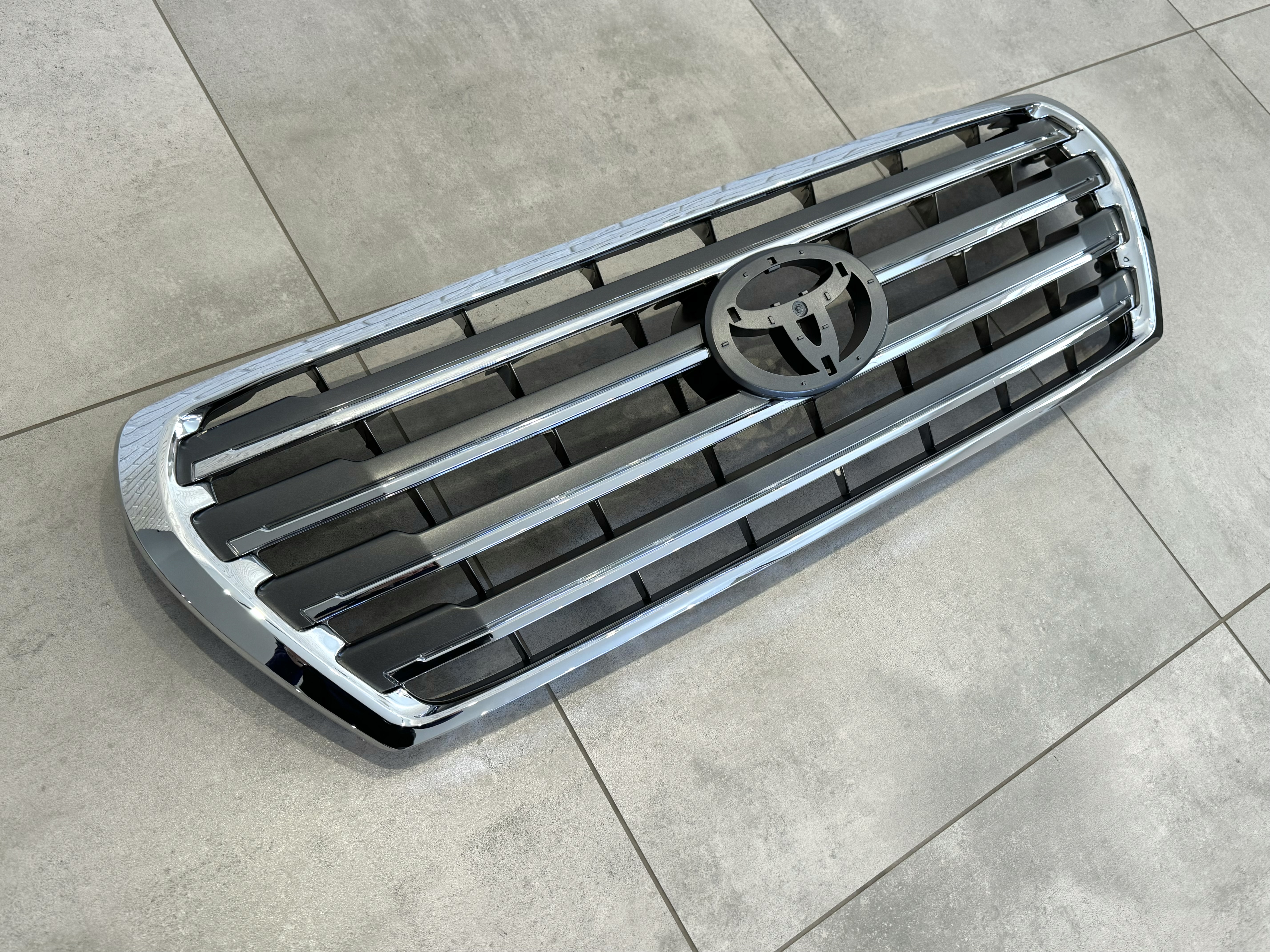 Решітка радіатора дизайн рестайлінг 2012 Toyota Land Cruiser 200 2007-2015 сіра 3