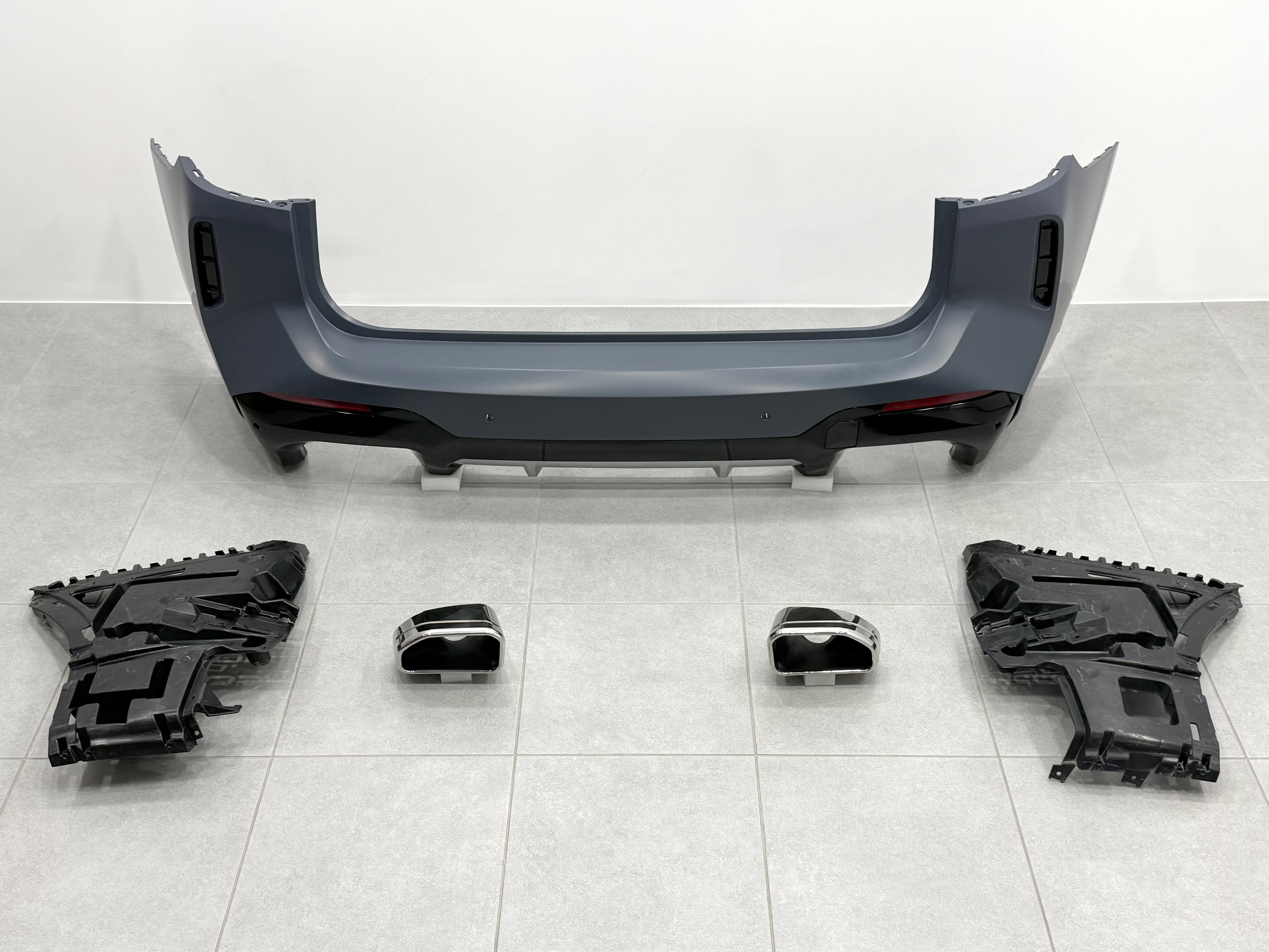 Комплект обвісу M paket LCI BMW X3 G01 2022-2024 (передній / задній бампер, пороги, арки) 5