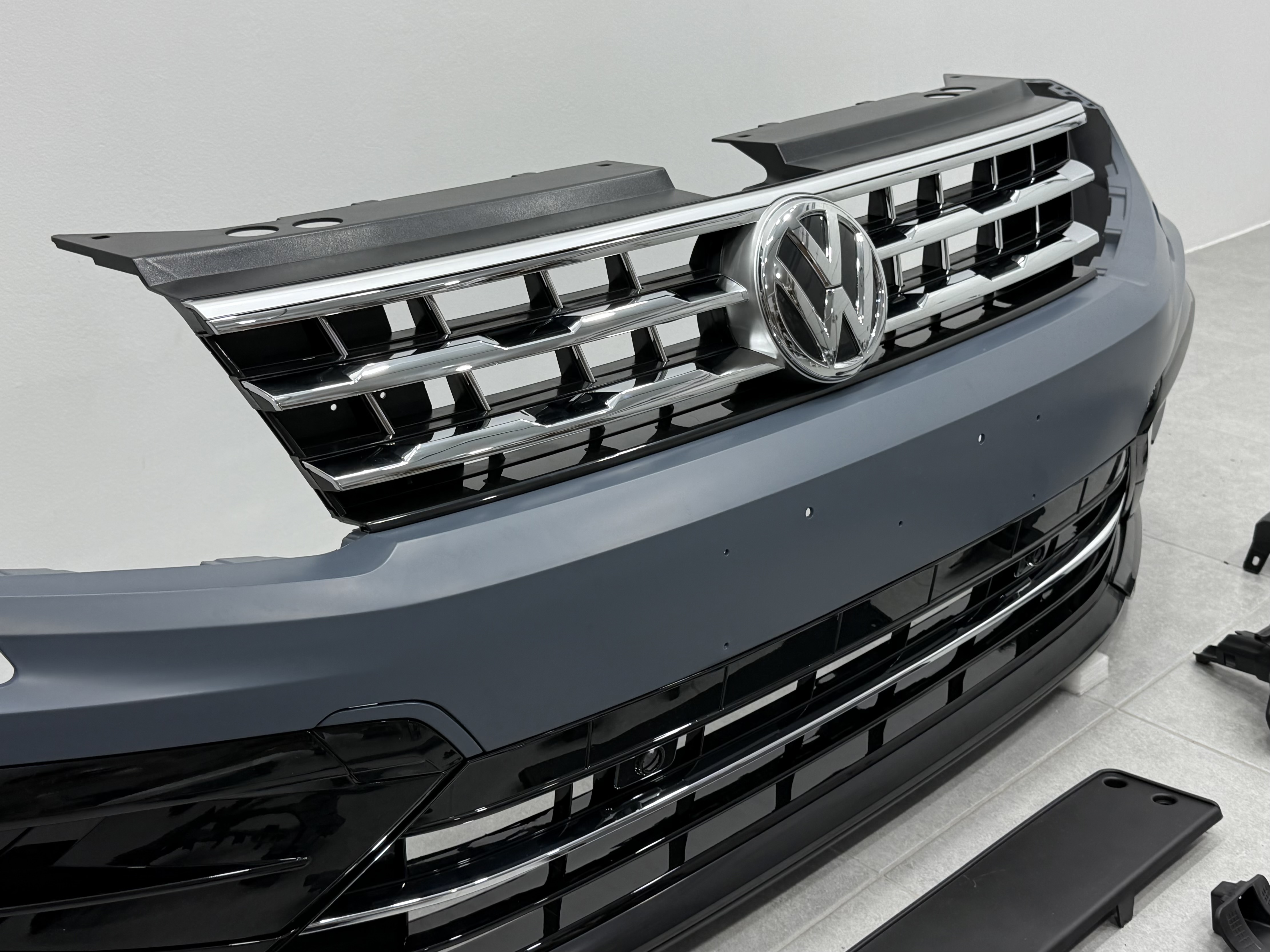 Передній бампер у зборі з арками R-Line Volkswagen Tiguan 2017-2021 6