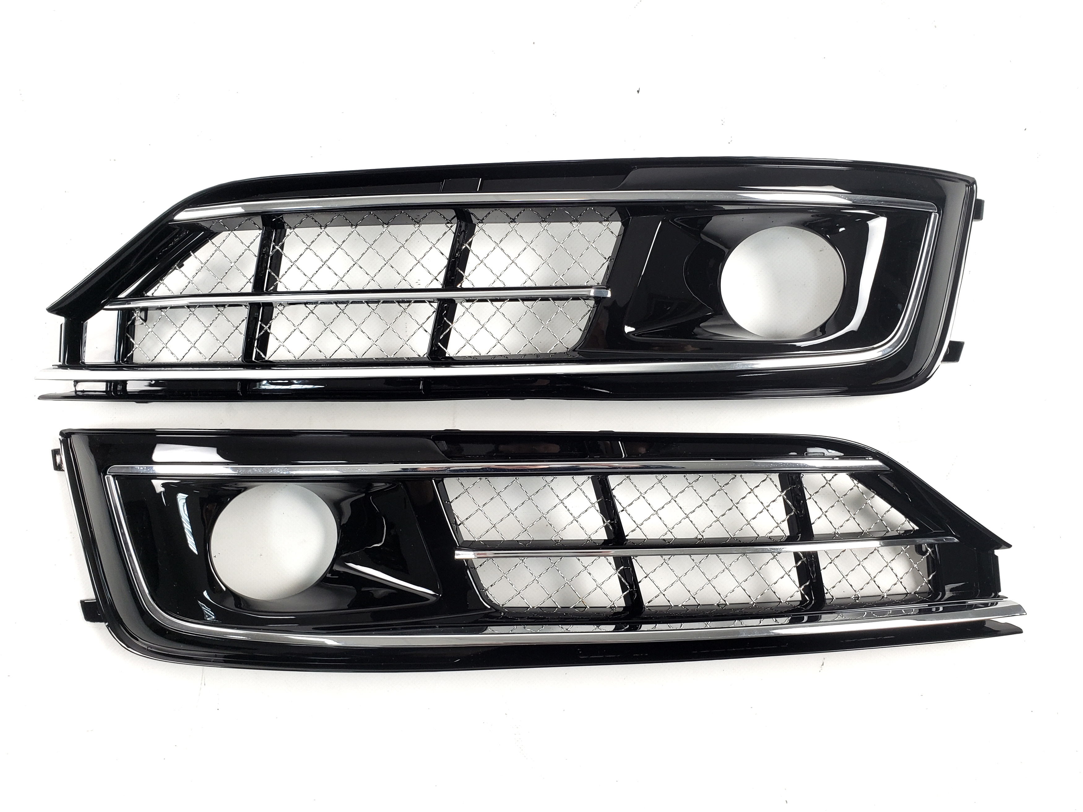 Решітки в бампер Chrome Black (стиль W12 під дистронік) на Audi A8 D4 2014-2017 року
