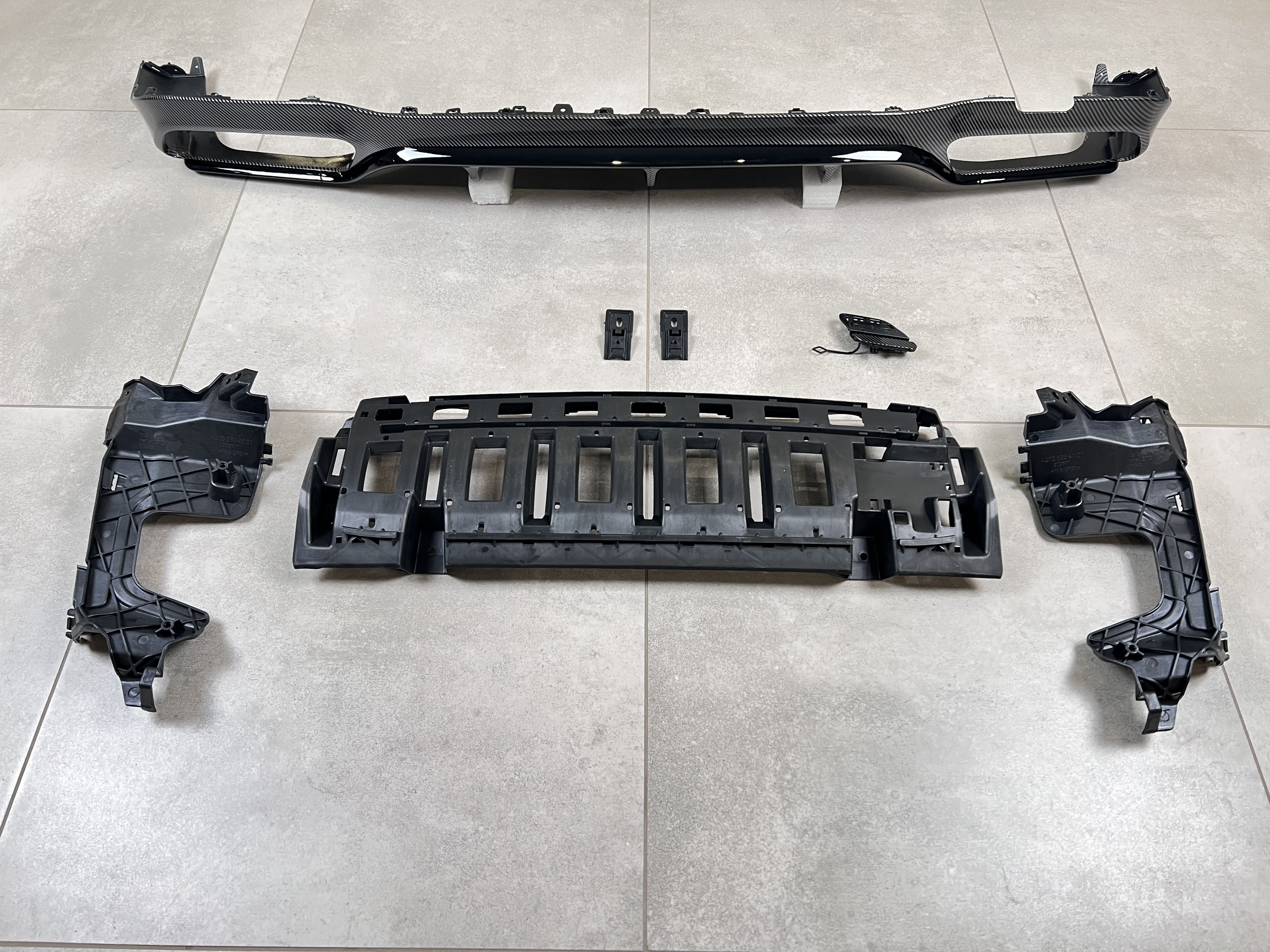 Накладка заднього бампера (дифузор) AMG під карбон Mercedes E-Class W213 2016-2020 2