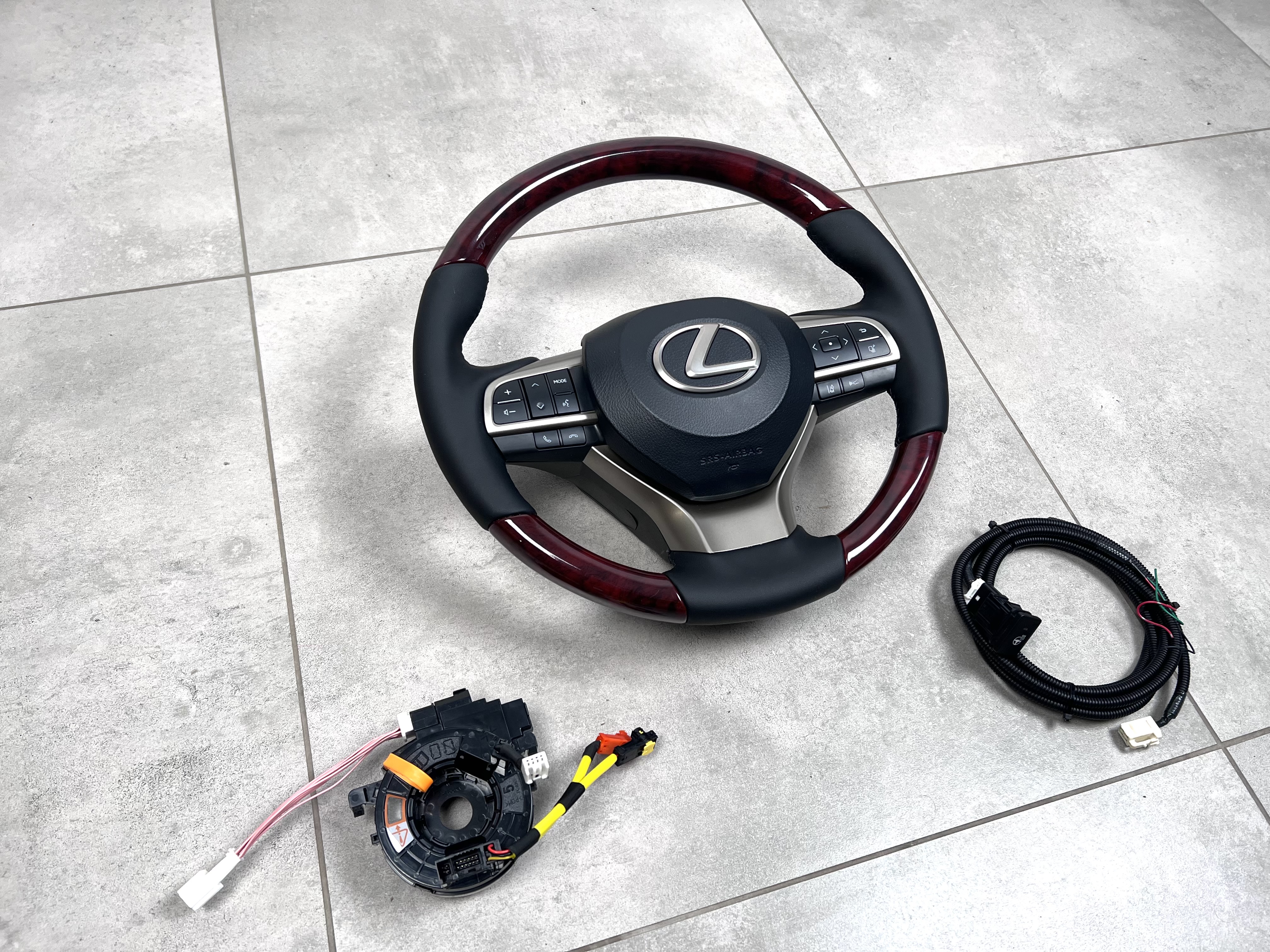 Кермо з підігрівом у зборі чорне з деревом Lexus LX 570 / GX 460 3