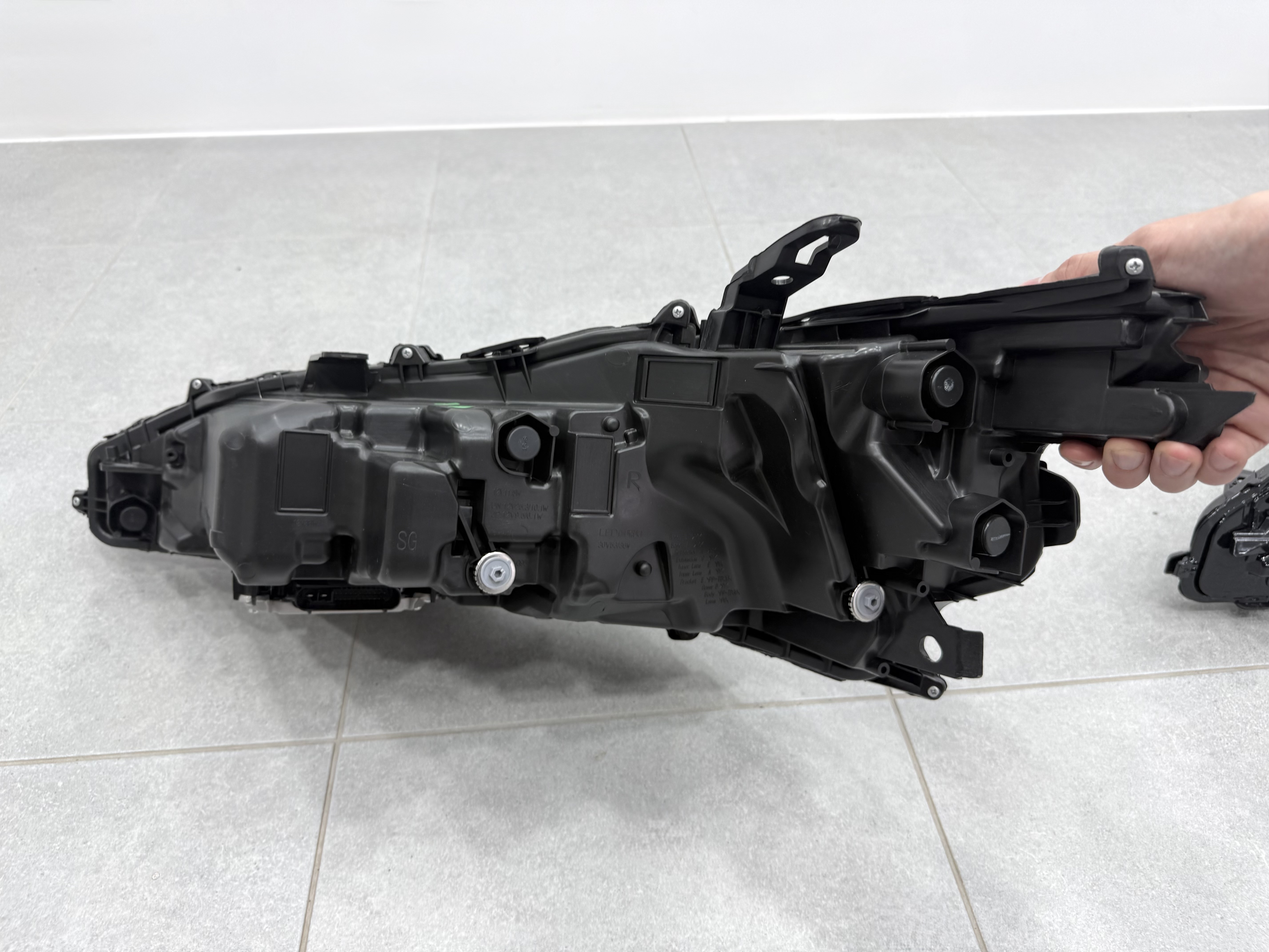 Full Led фари 3 лінзи стиль 2022+ для Lexus ES 2018+ комплект 2шт. 4