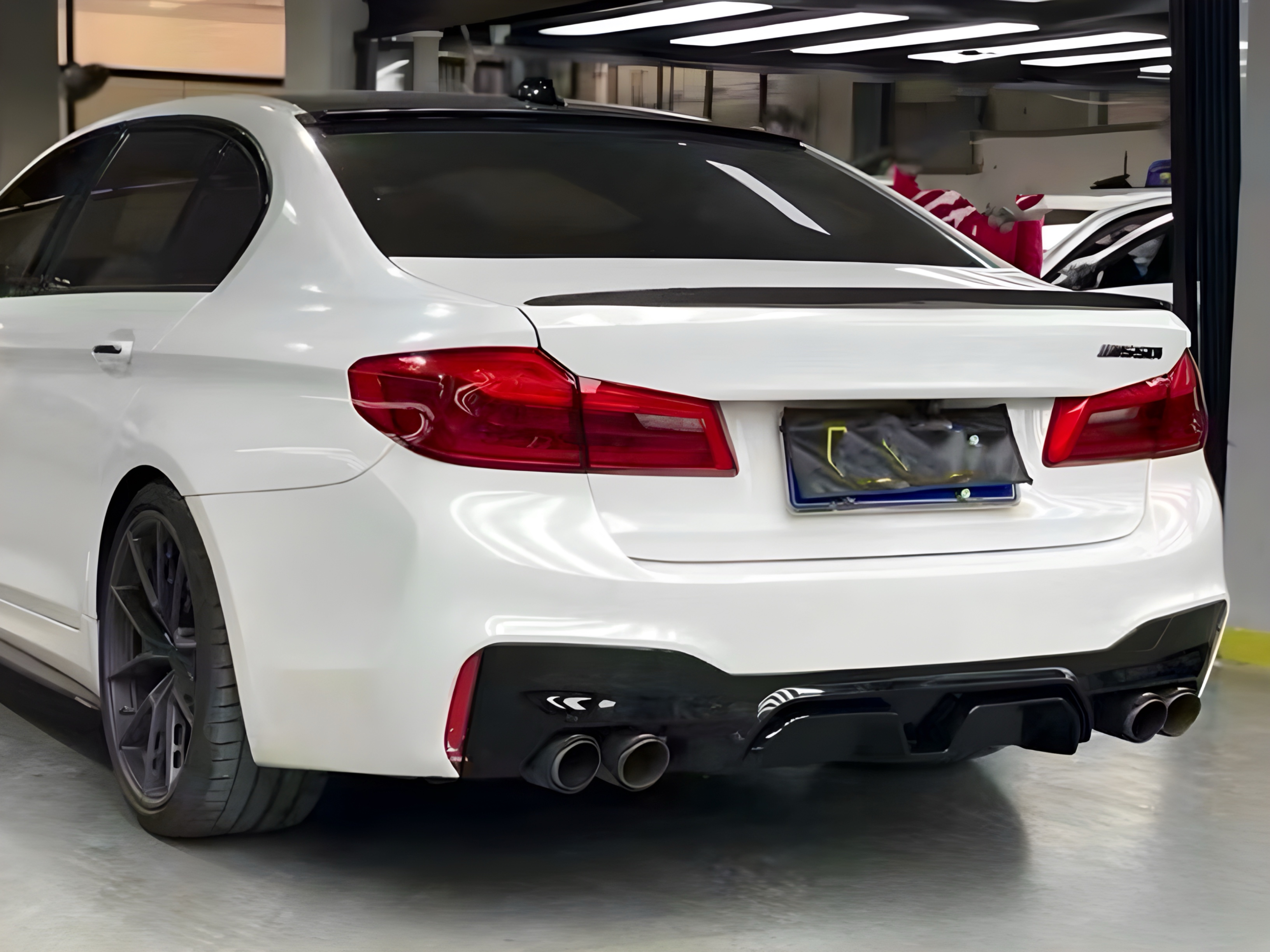 Дифузор накладка заднього бампера Competition style BMW 5 series G30 2017-2023 2