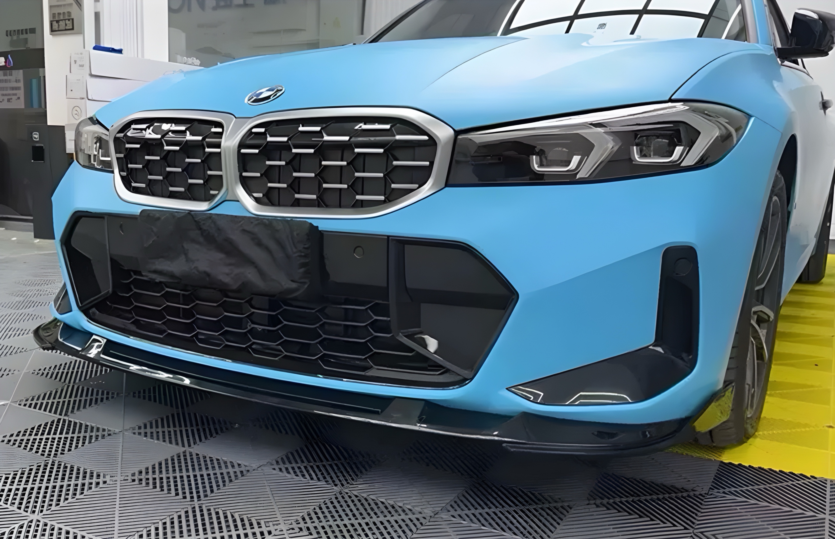Губа (переднього бампера) Чорний глянець на BMW 3 Series G20 / G21 2022-2024 року 6