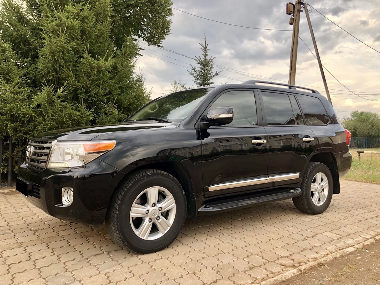 Пороги ОЕМ Toyota Land Cruiser 200 2007-2021 / Lexus LX 570 2007-2015 з підсвічуванням в стилі Lexus (колір чорний) 5