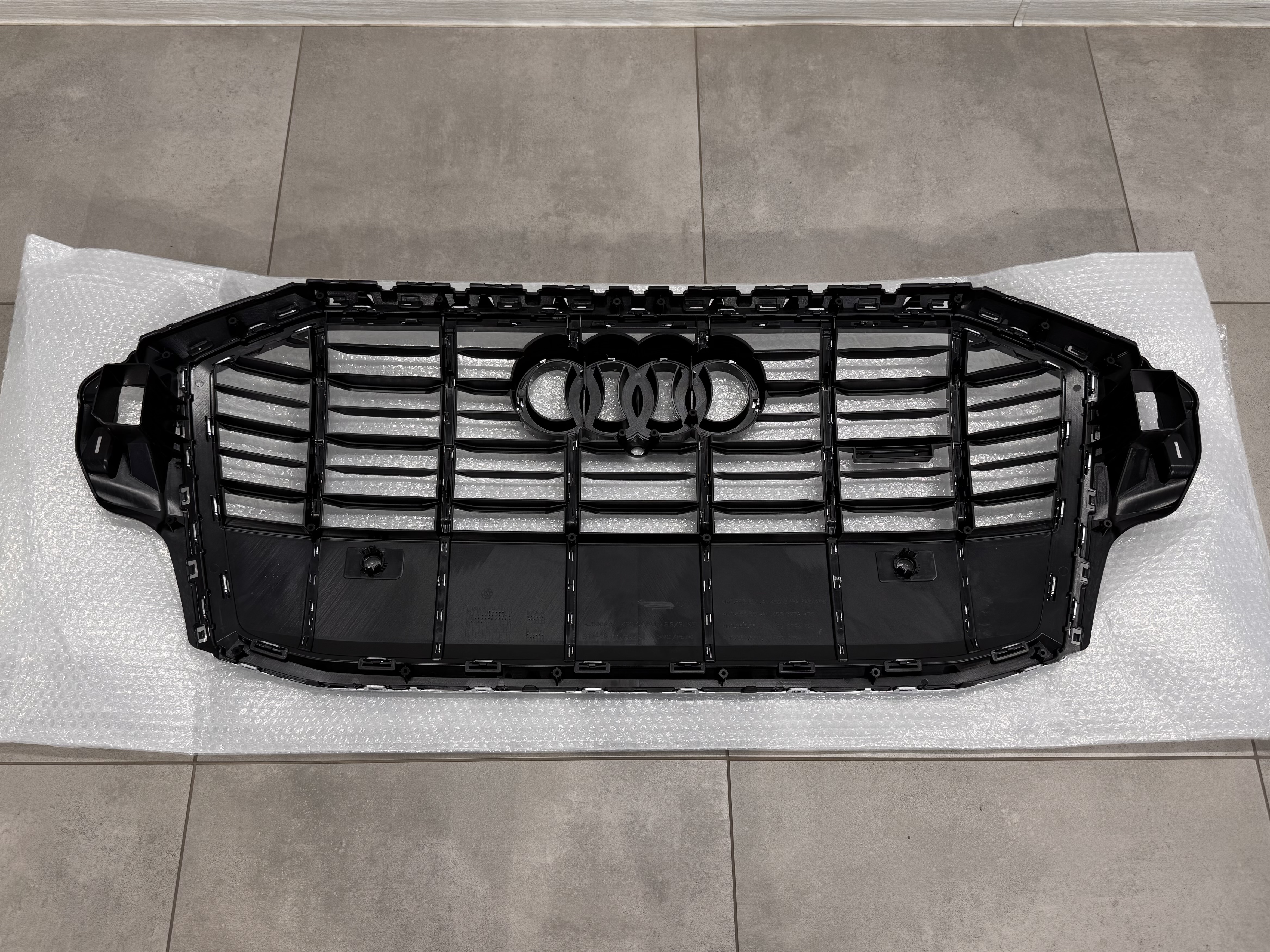 Решітка радіатора Audi Q7 4M 2020-2024 темно-сіра 4M0 853651 AH RN4 5
