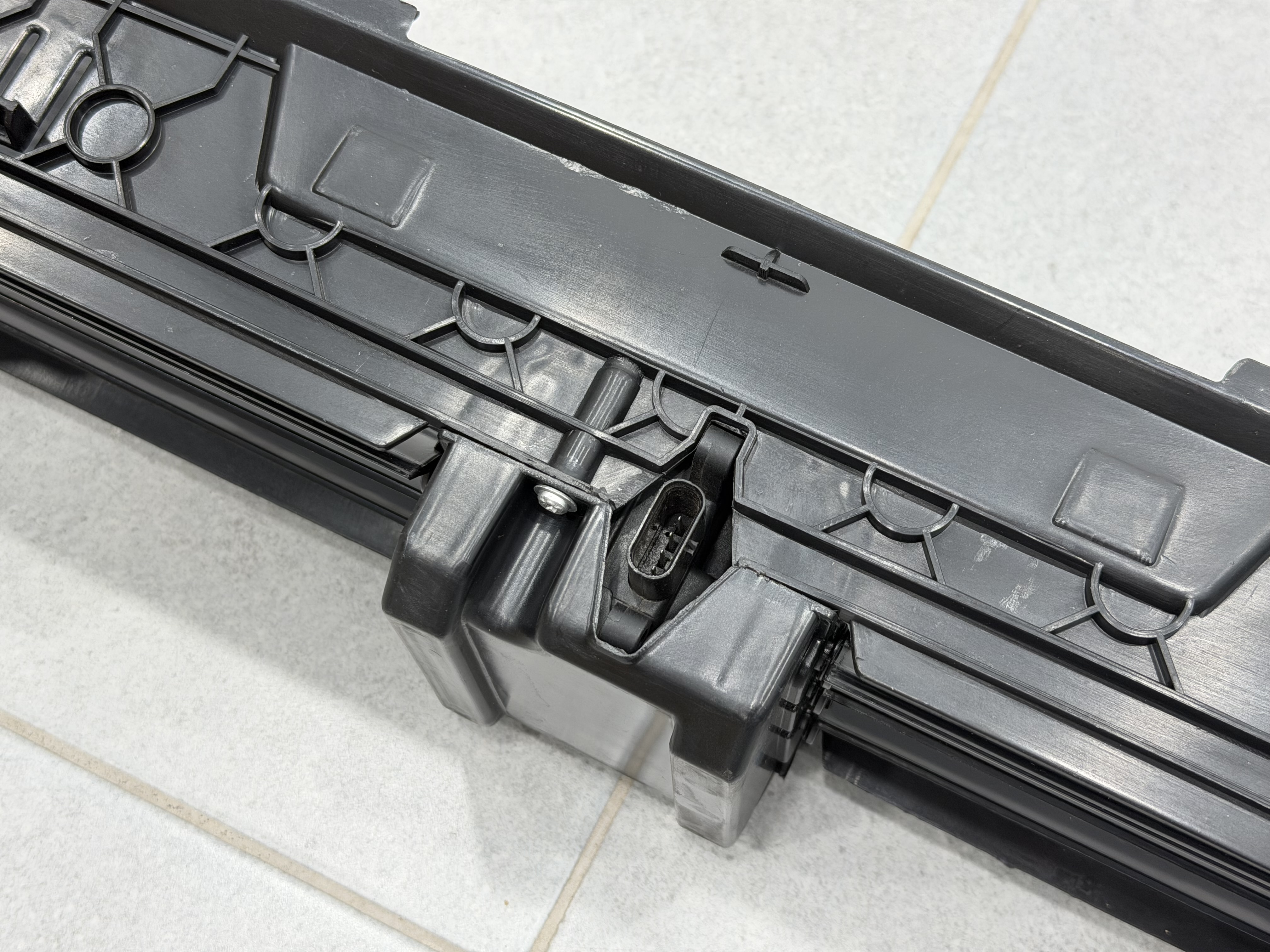 Жалюзі нижні з моторчиком 51137497231 BMW X3 G01 / X4 G02 2018-2021 4