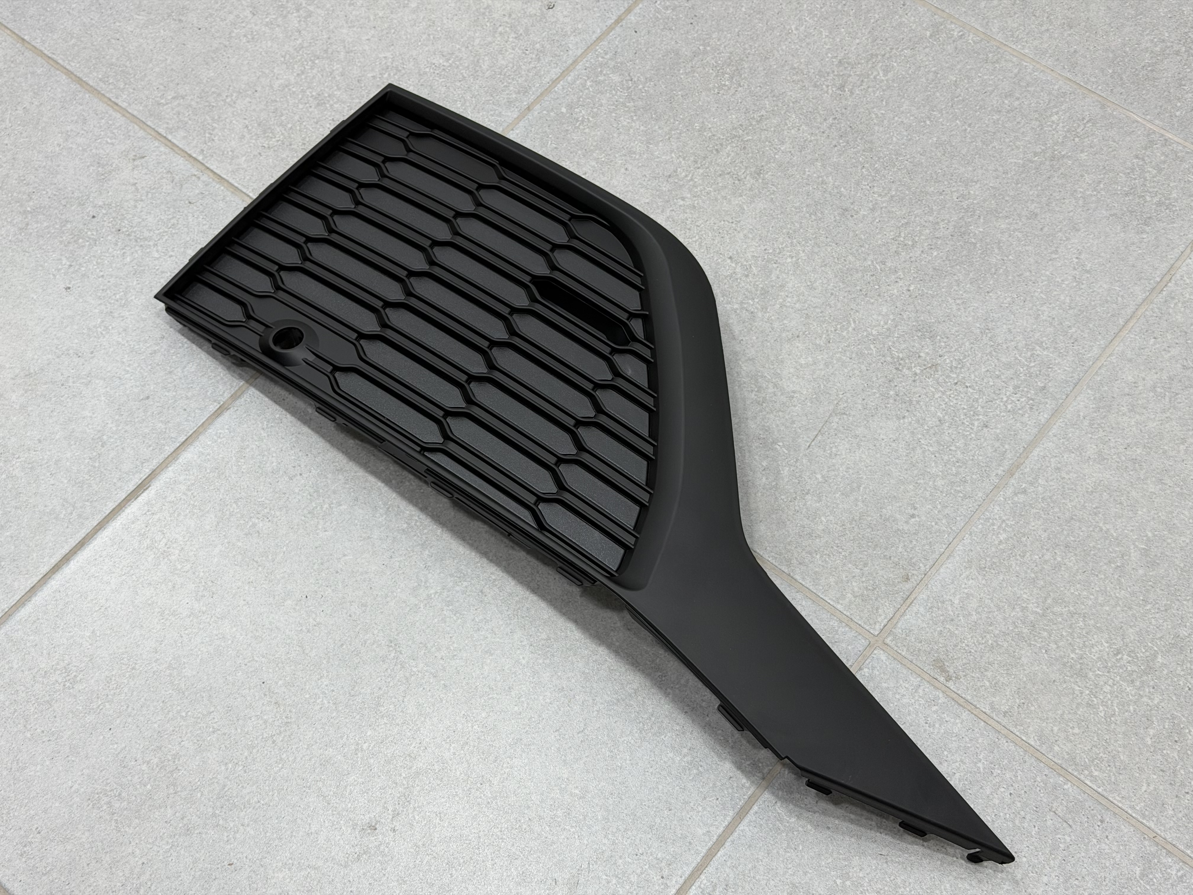 Решітка бампера права 4M0890682B S-Line BLACK для Audi Q7 2020-2024 2