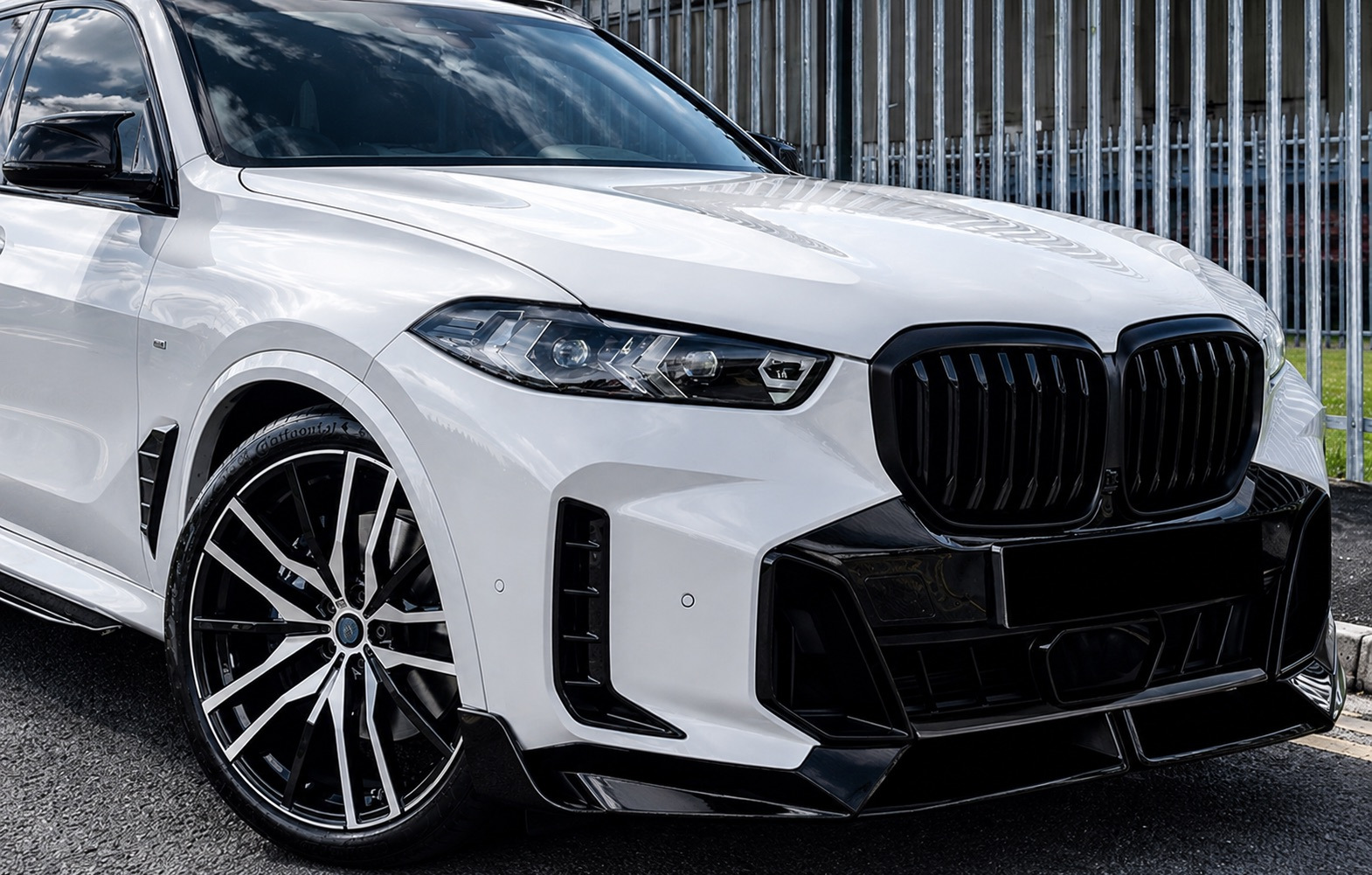 Передня Lip накладка Paradigm V-5 (для M-Sport 2023-, чорний глянець) 3