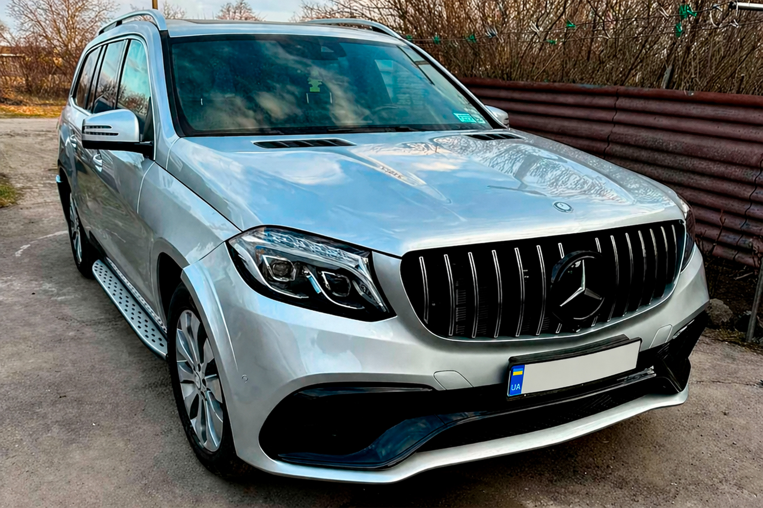 Передня емблема під склом, чорна окантовка a0008880111 (Для GLS) 4