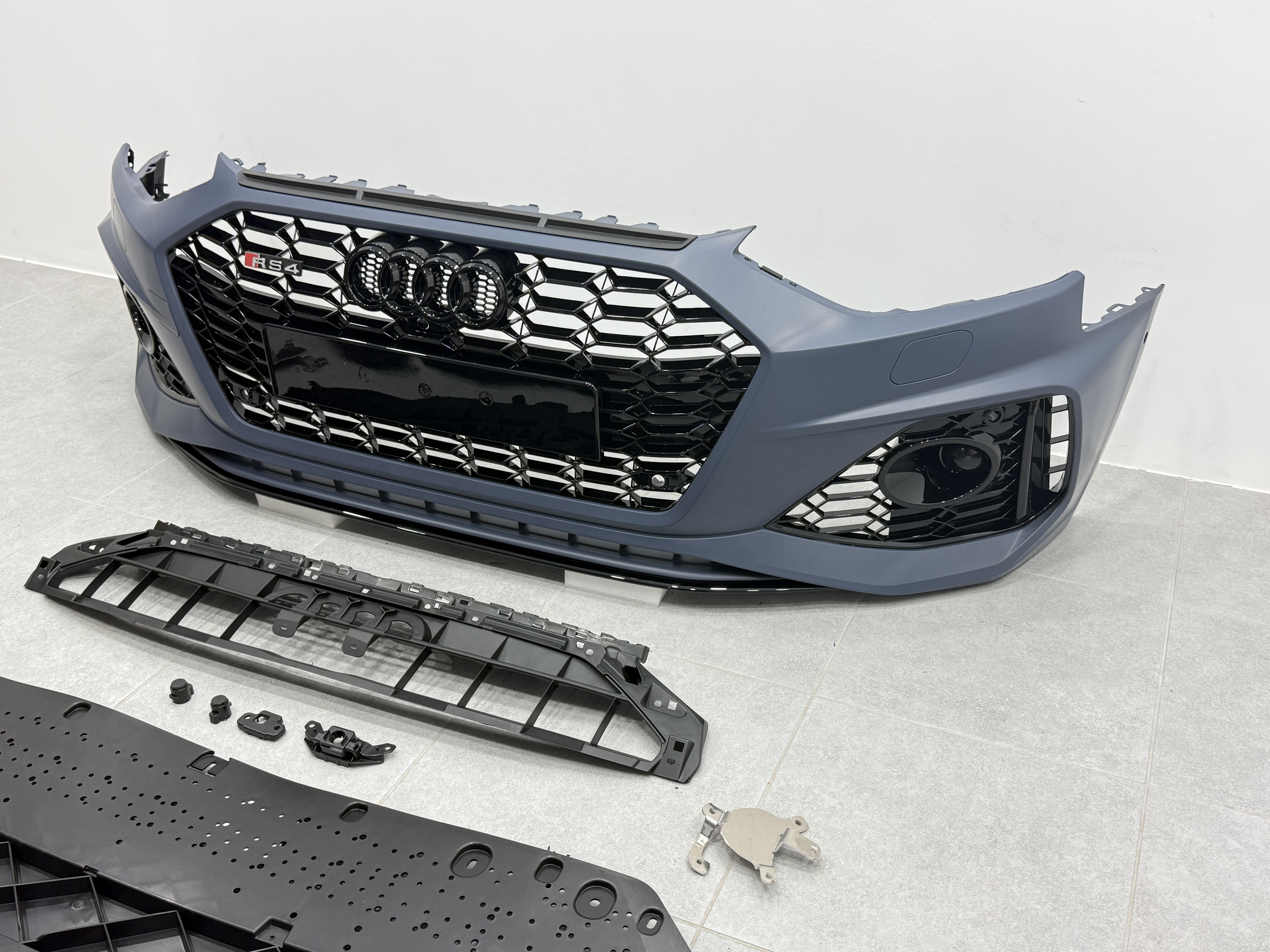 Бампер передній у стилі RS4 для Audi A4 2020-2023 5