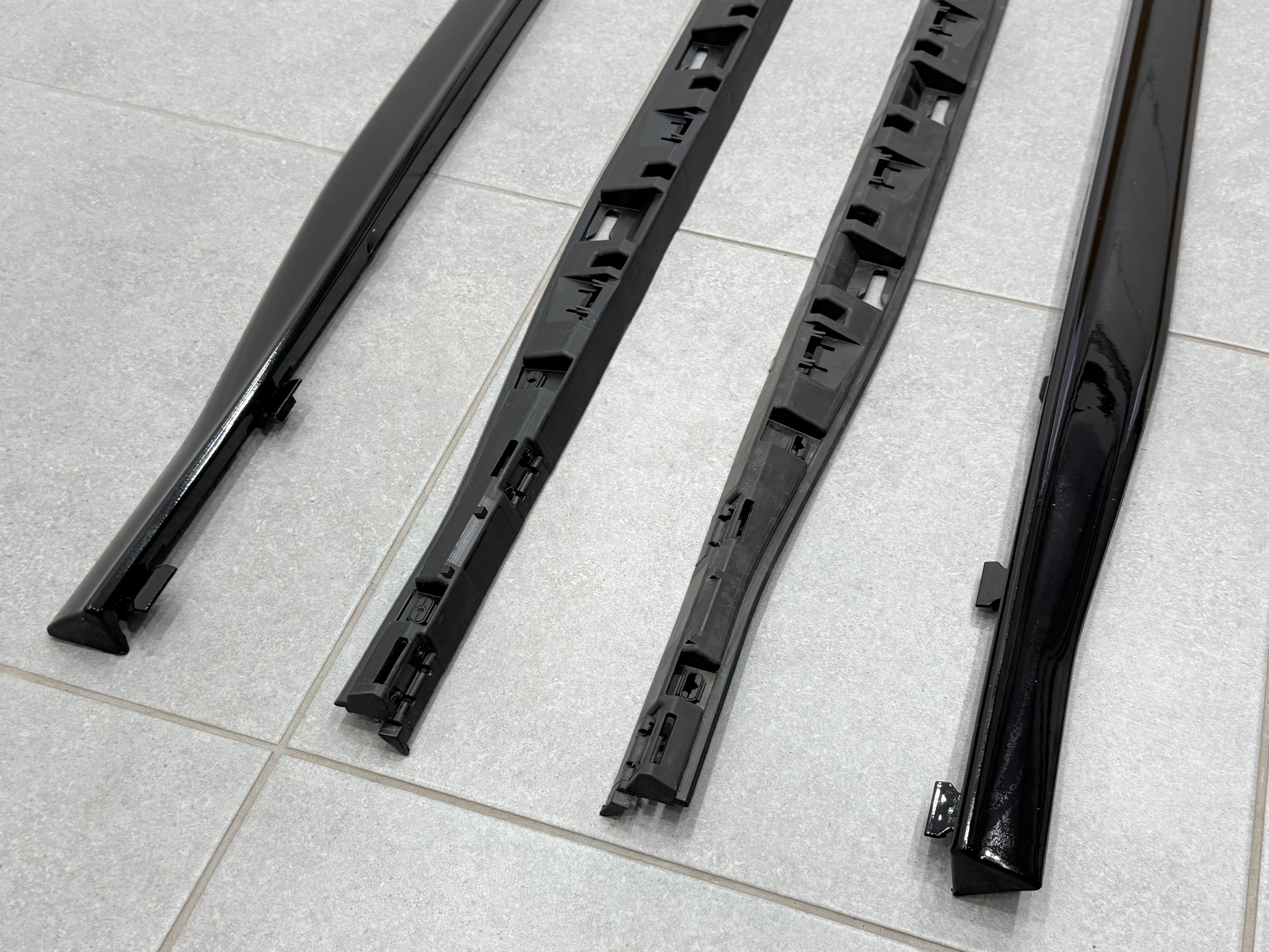 Леза на пороги R-Line для Volkswagen Golf 8 2022- 4