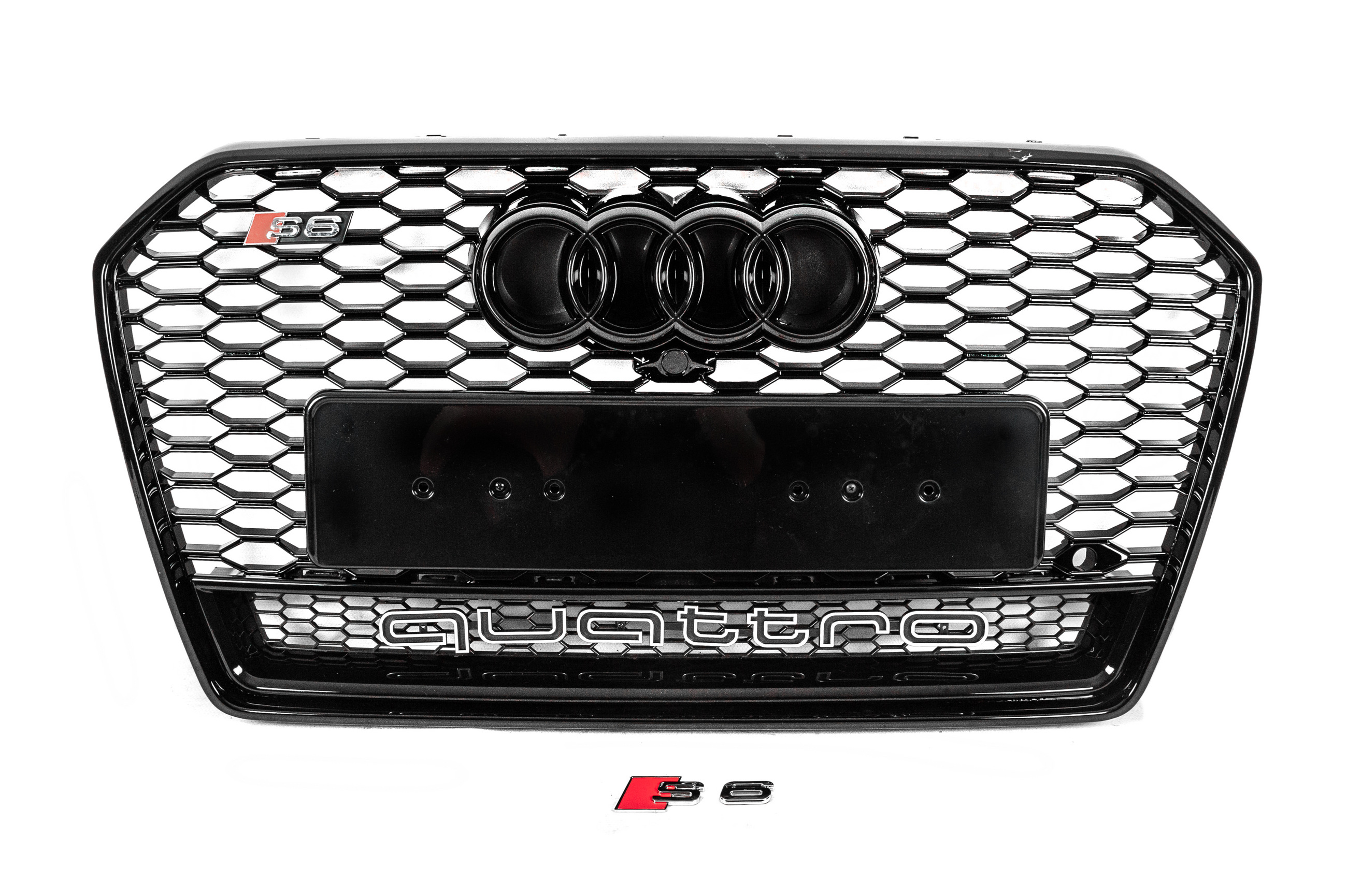 Передня чорна решітка RS-style з написом Quattro (2014-2017)