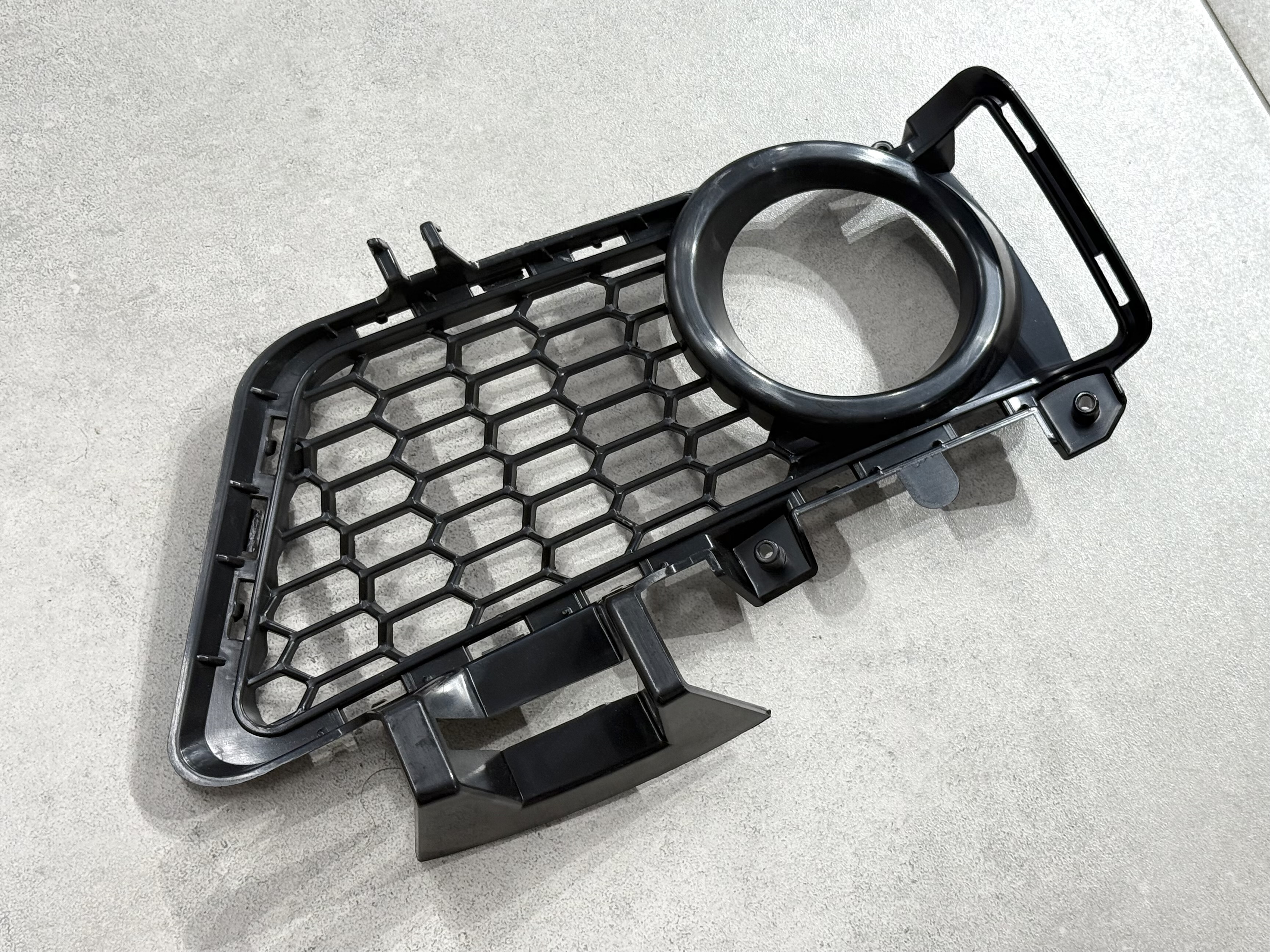 Накладка на протитуманну фару ліва M пакет 51118062631 BMW 3 series F30 F31 2012-2018 3