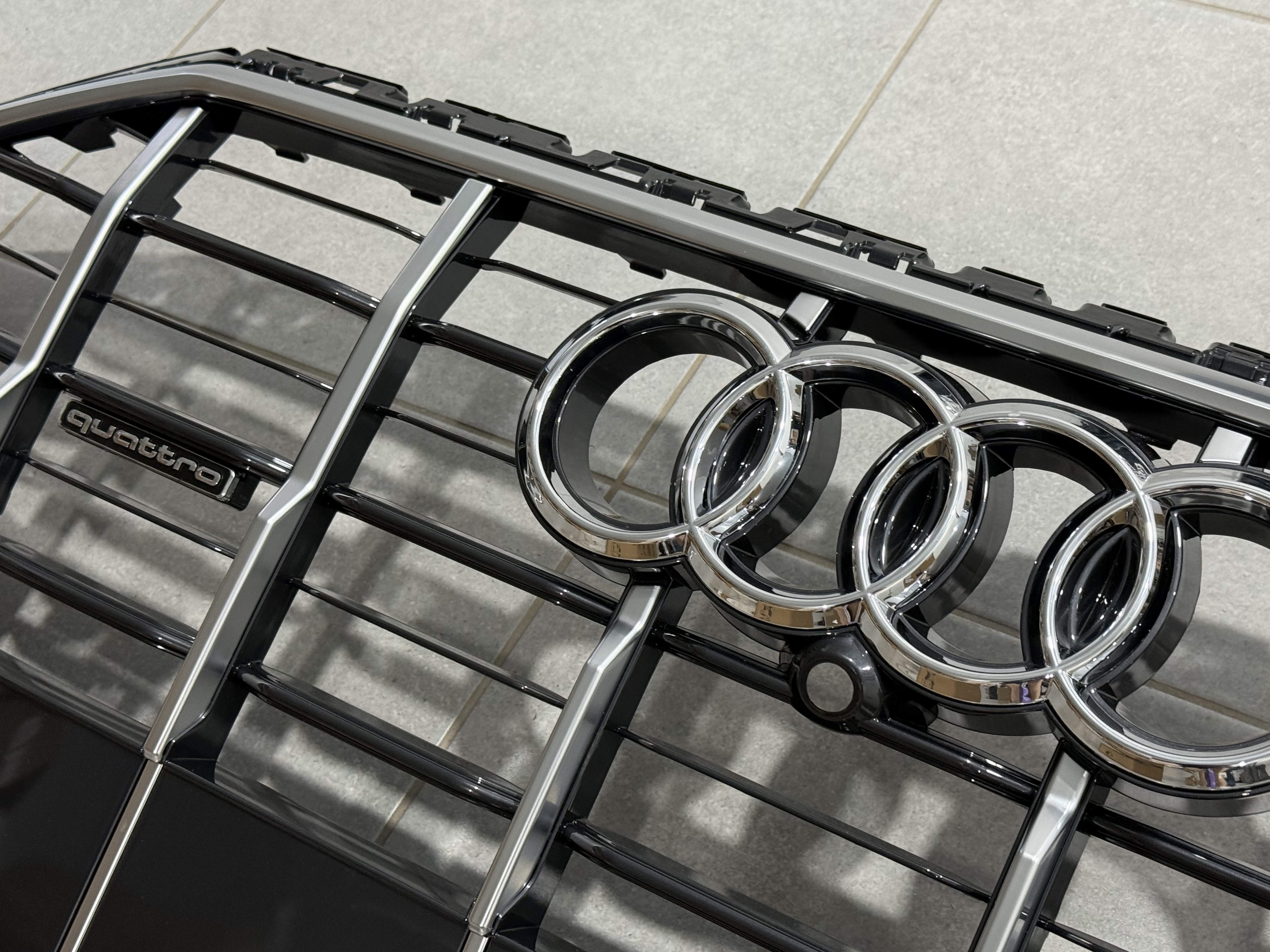 Решітка радіатора Audi Q7 2020-2024 4MO853651AHRN4 2