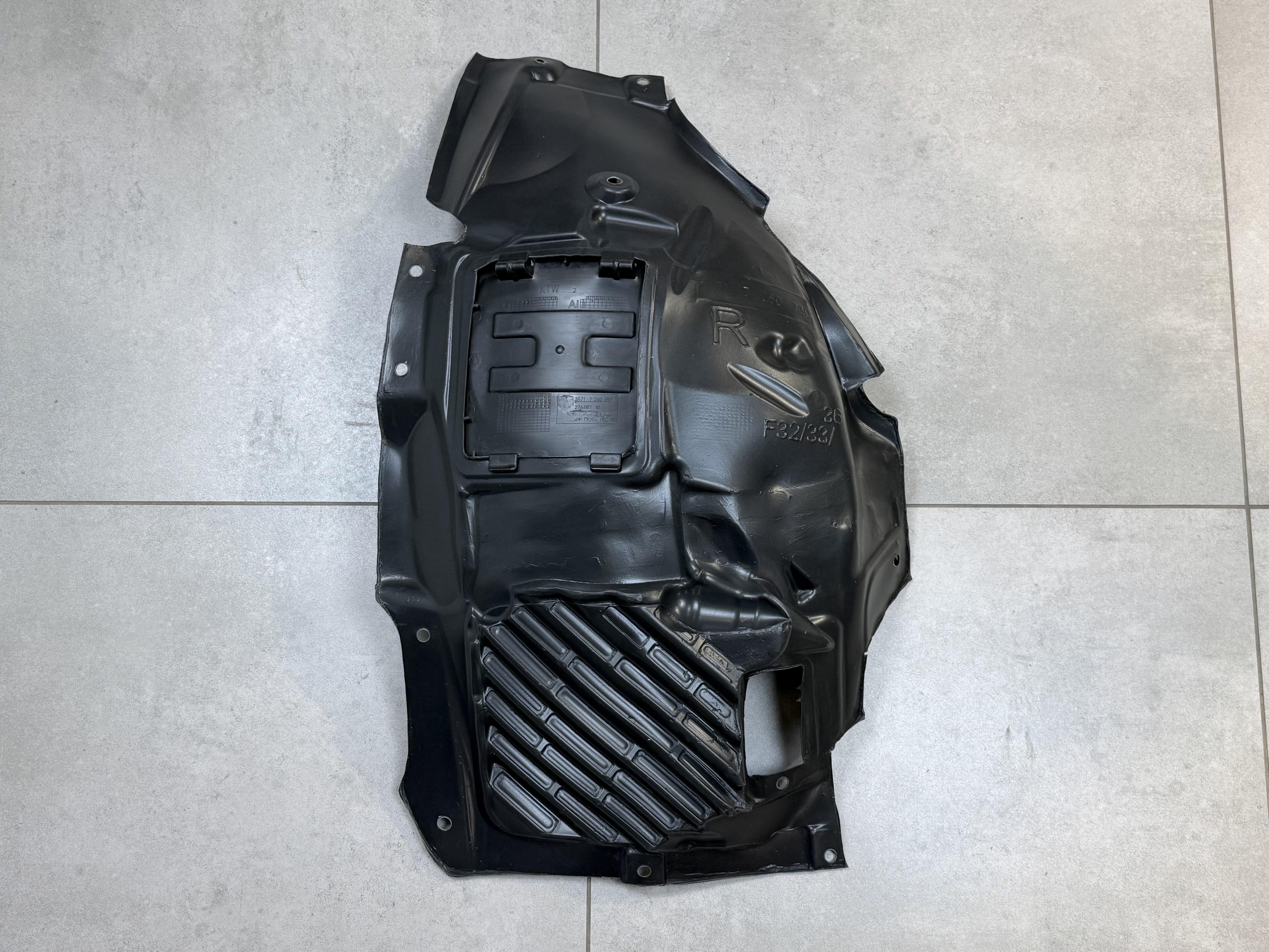 Підкрилок правий передній M Paket 51717260726 для BMW 4 series F32 F33 F36 2013-2020 2