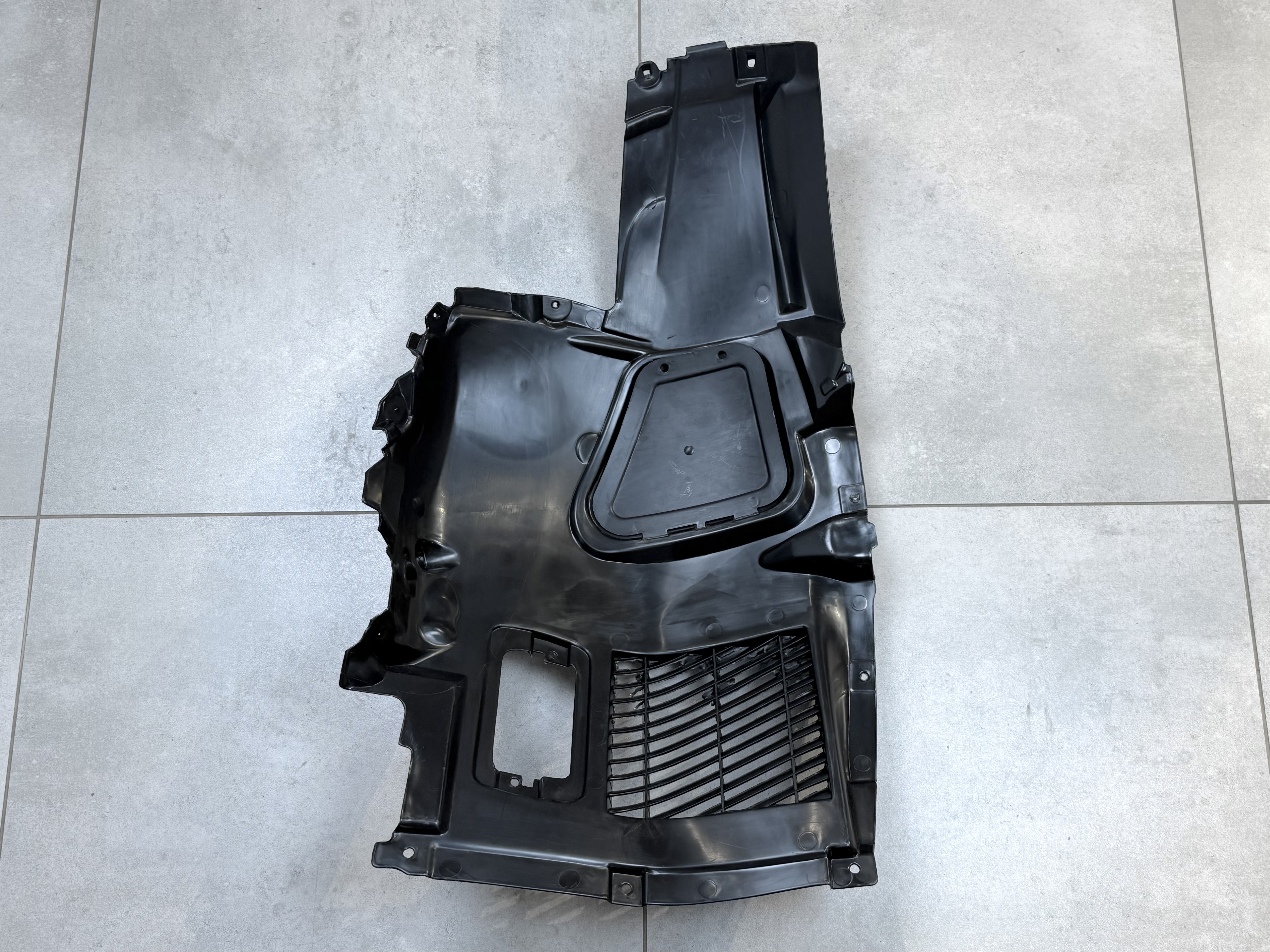 Підкрилок правий передній 51717186728 для BMW 5 series F10 F11 2010-2016 5