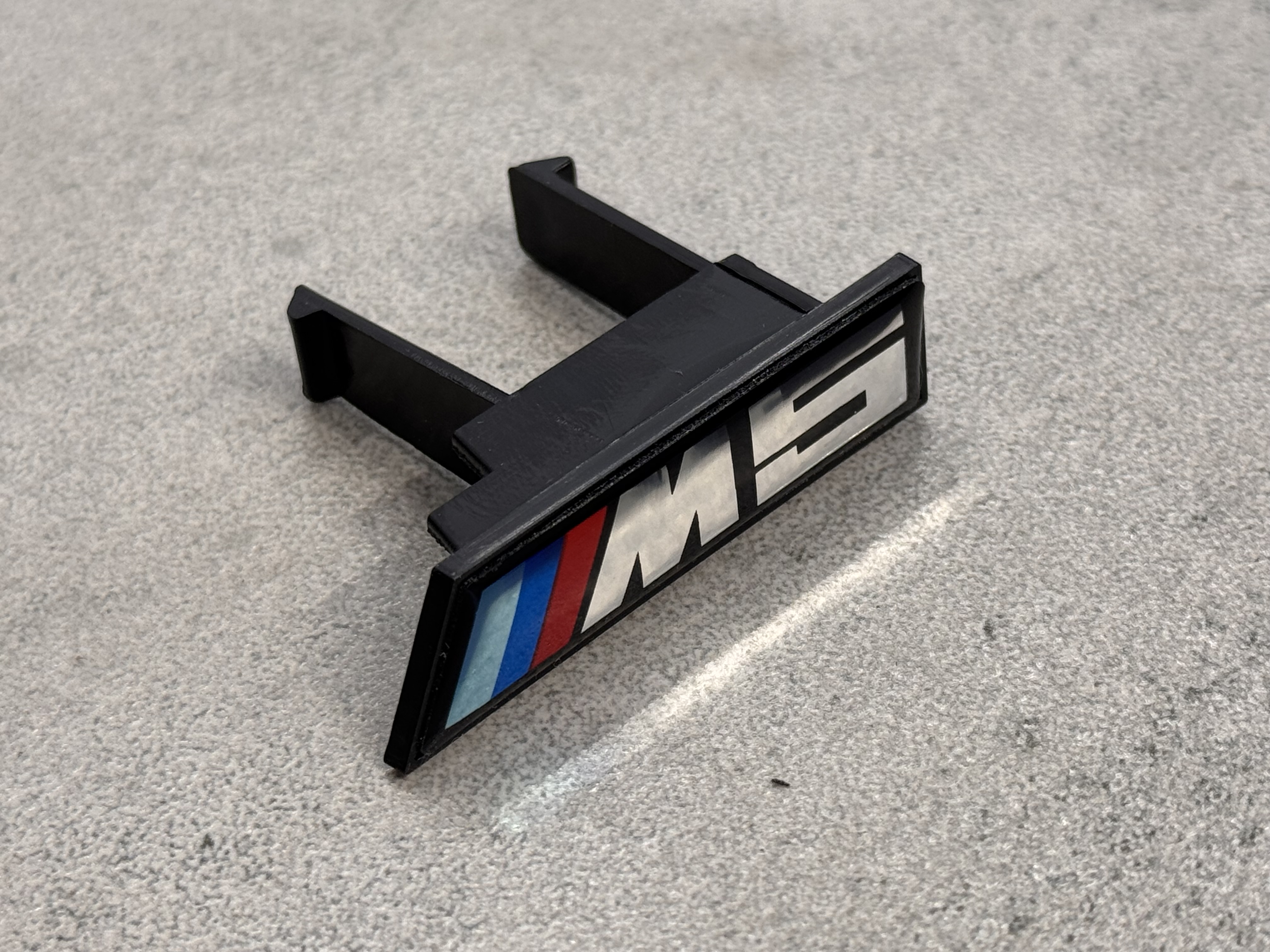 Шильдик в радіаторну решітку M5 BMW 5 series G30 / G31 2020+ 4