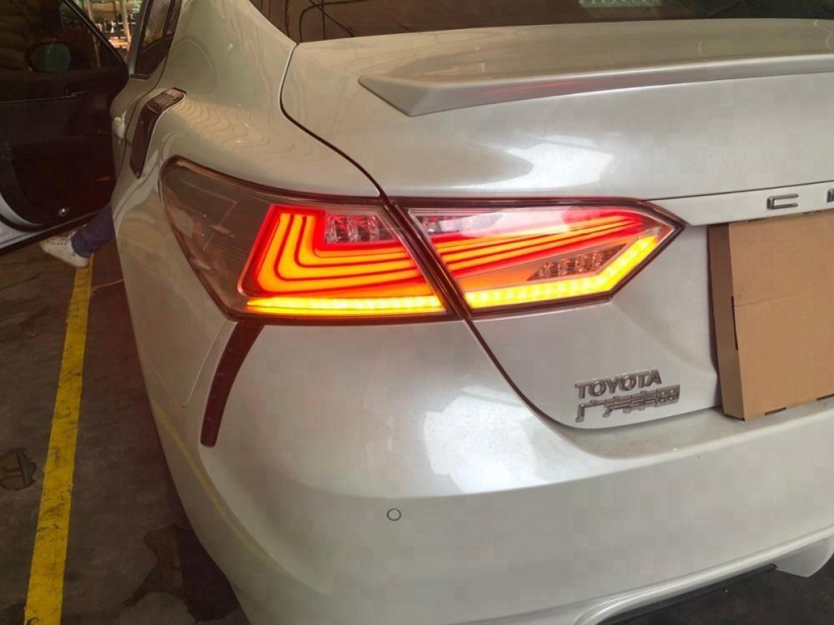 Задні діодні ліхтарі Toyota Camry 70 2018 - димчасті 4