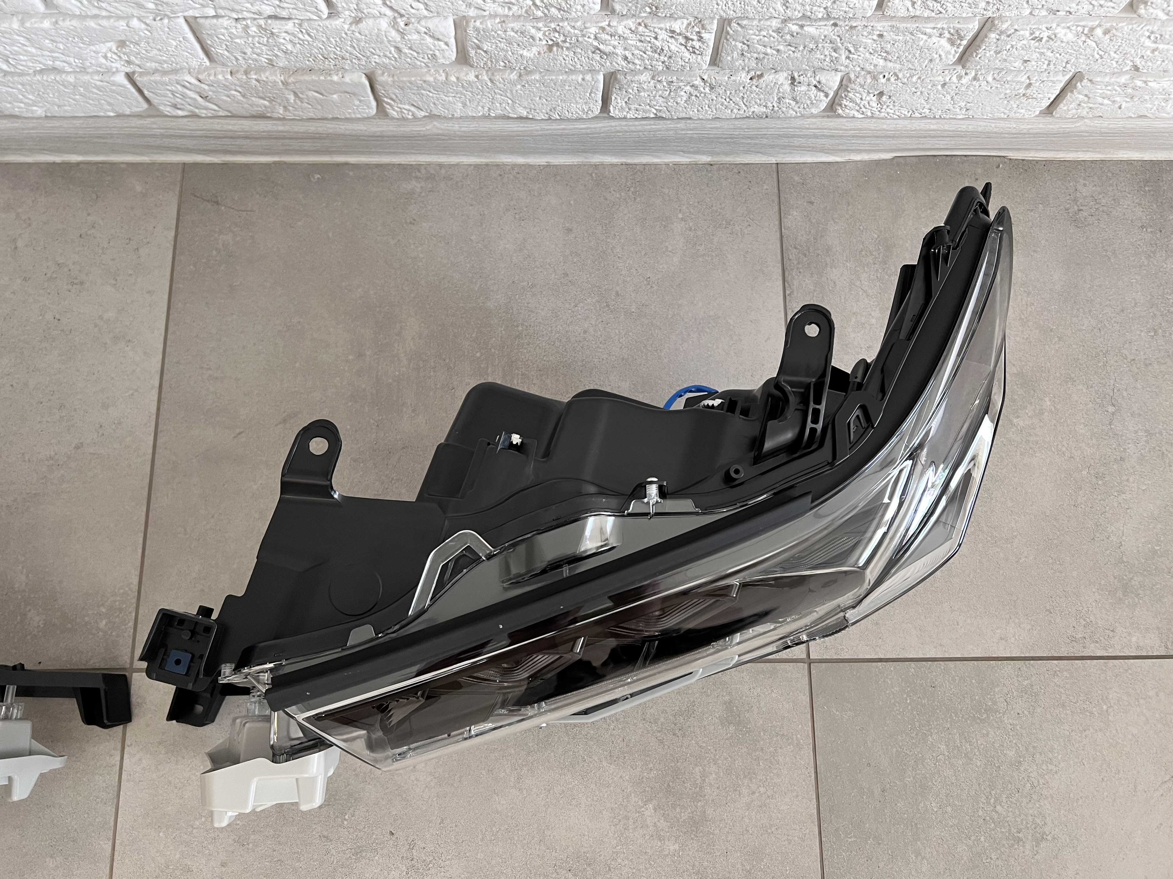 Фари FULL LED 3 лінзи Toyota Land Cruiser 200 2015-2022 (ліва+права) 6
