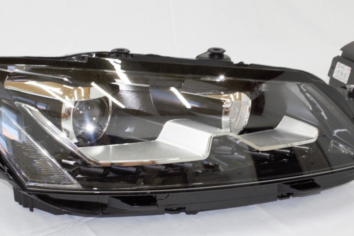 Передні фари Volkswagen Passat B7 USA 2011-2015 4