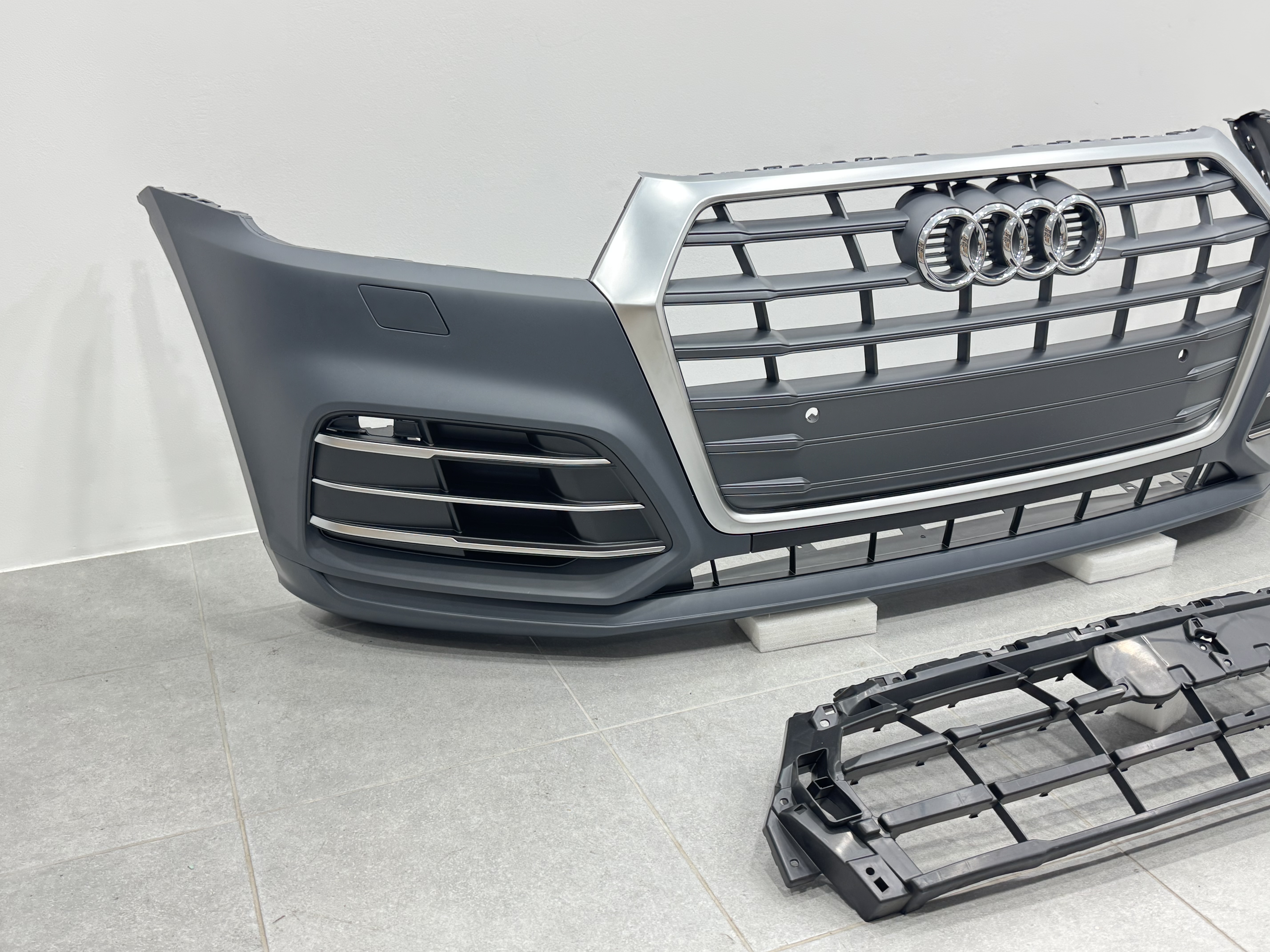Бампер передній у зборі S-Line для Audi Q5 2017-2020 4