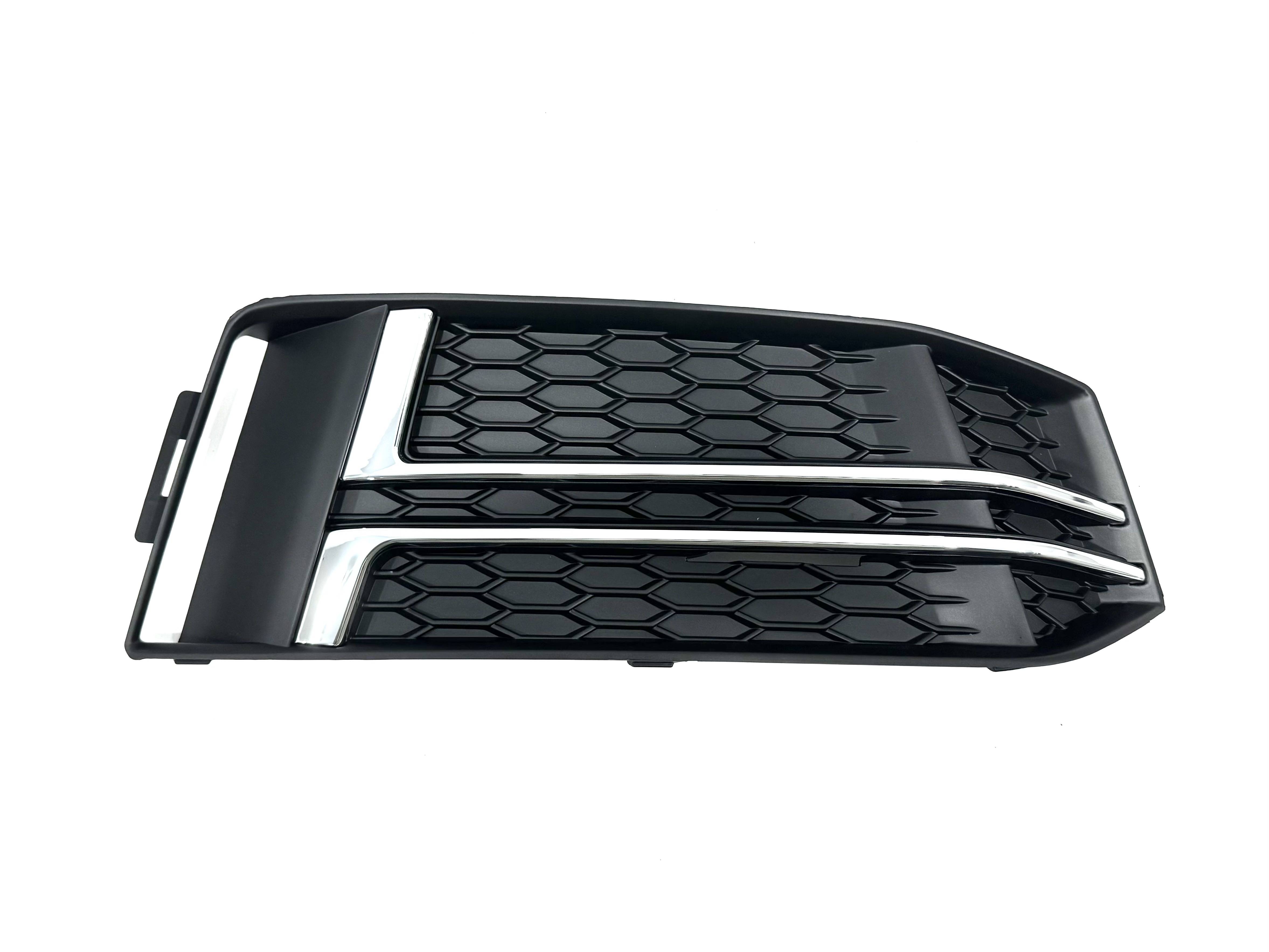 Накладка переднього бампера AUDI A4 B9 2015-2019 ПРАВА СТОРОНА 2