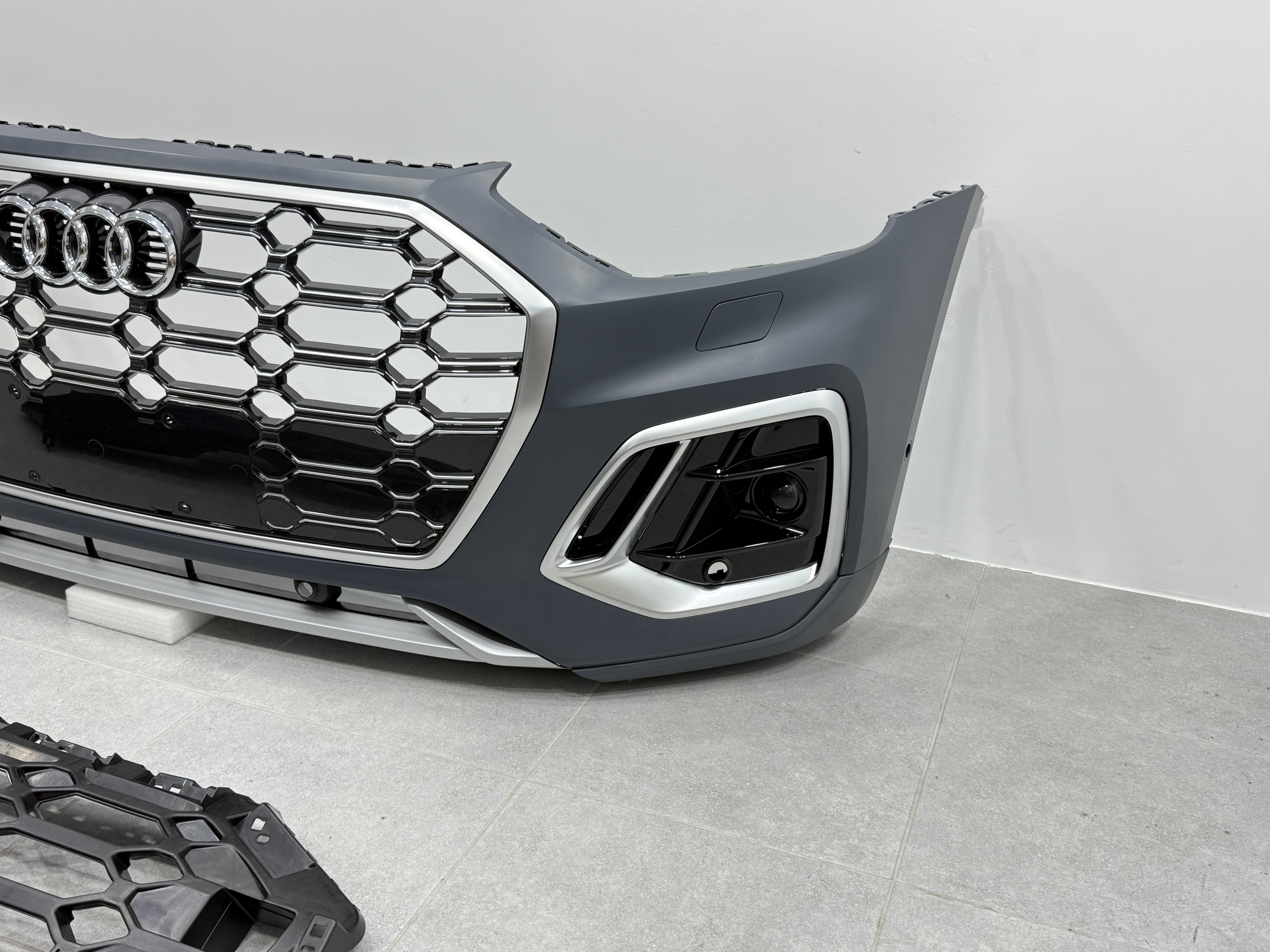 Бампер передній у зборі S-Line CHROME для Audi Q5 2021-2024 4