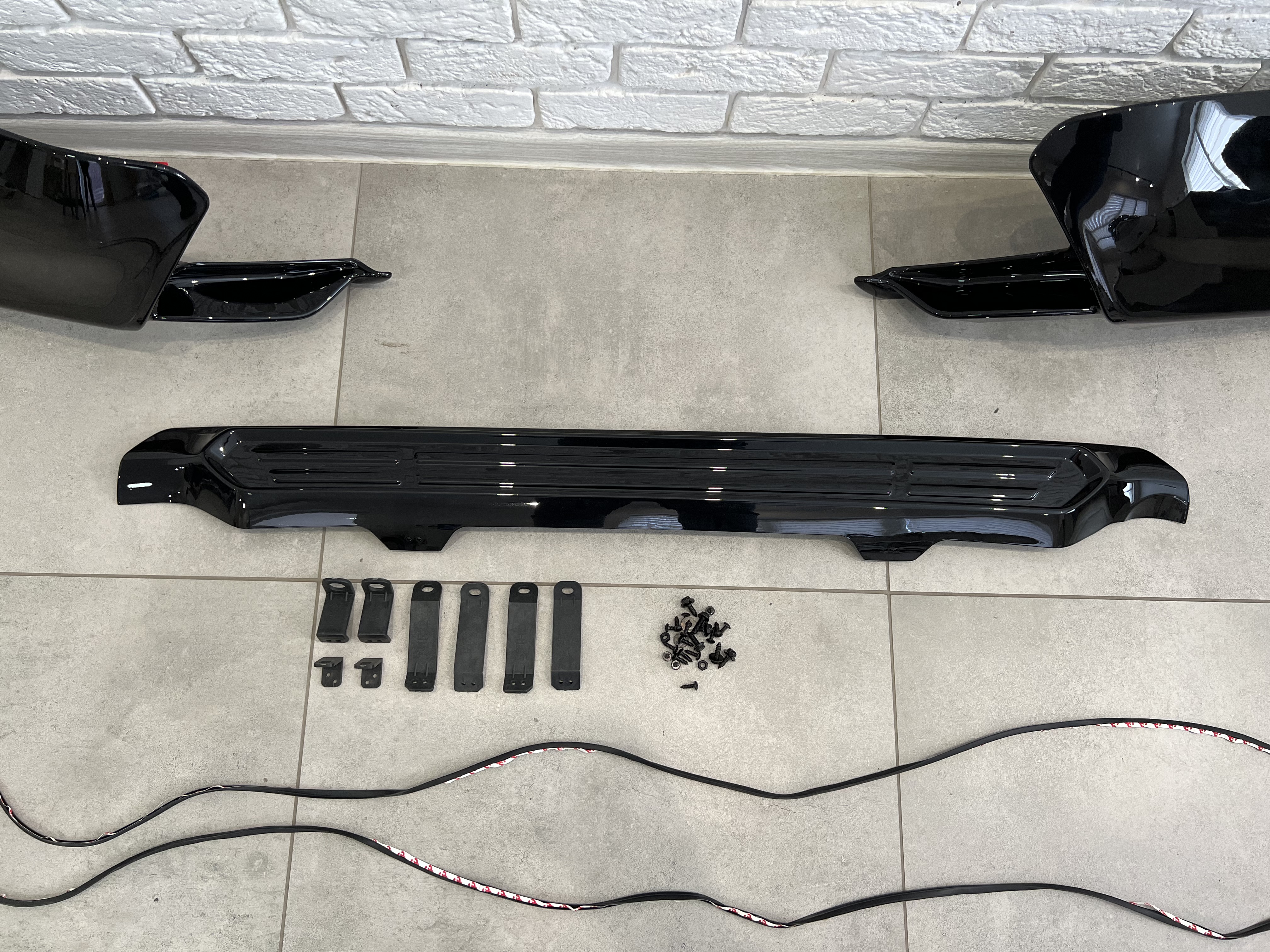 Спідниця заднього бампера TRD Toyota Land Cruiser Prado 150 2017-2022 колір чорний (бічні кути + центр вставка) 3 частини 5