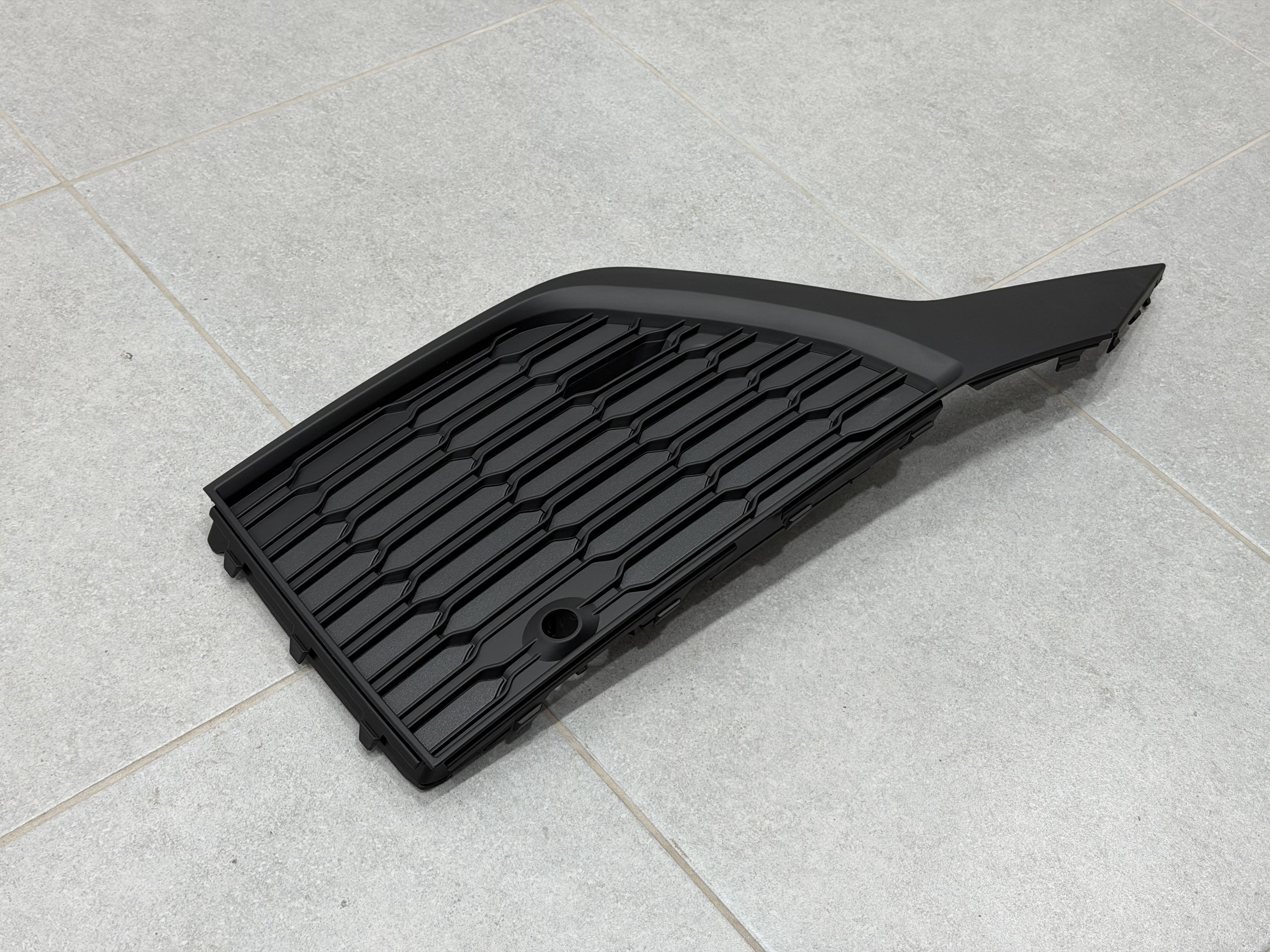 Решітка бампера права 4M0890682B S-Line BLACK для Audi Q7 2020-2024 3