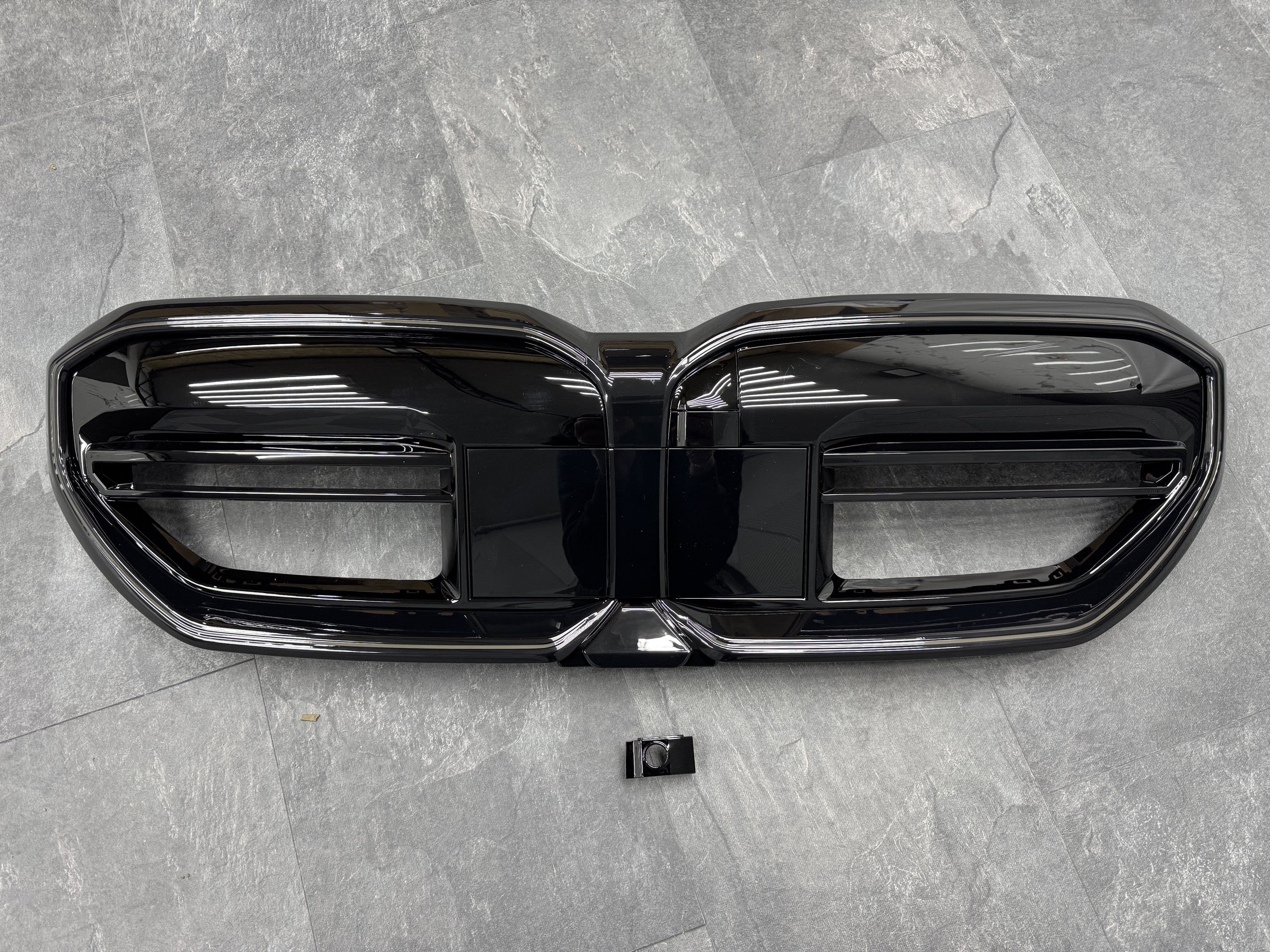 Ніздрі Чорний глянець (M-Look) Iconic glow на BMW 5 Series G60 / G61 2023-2025 року 4