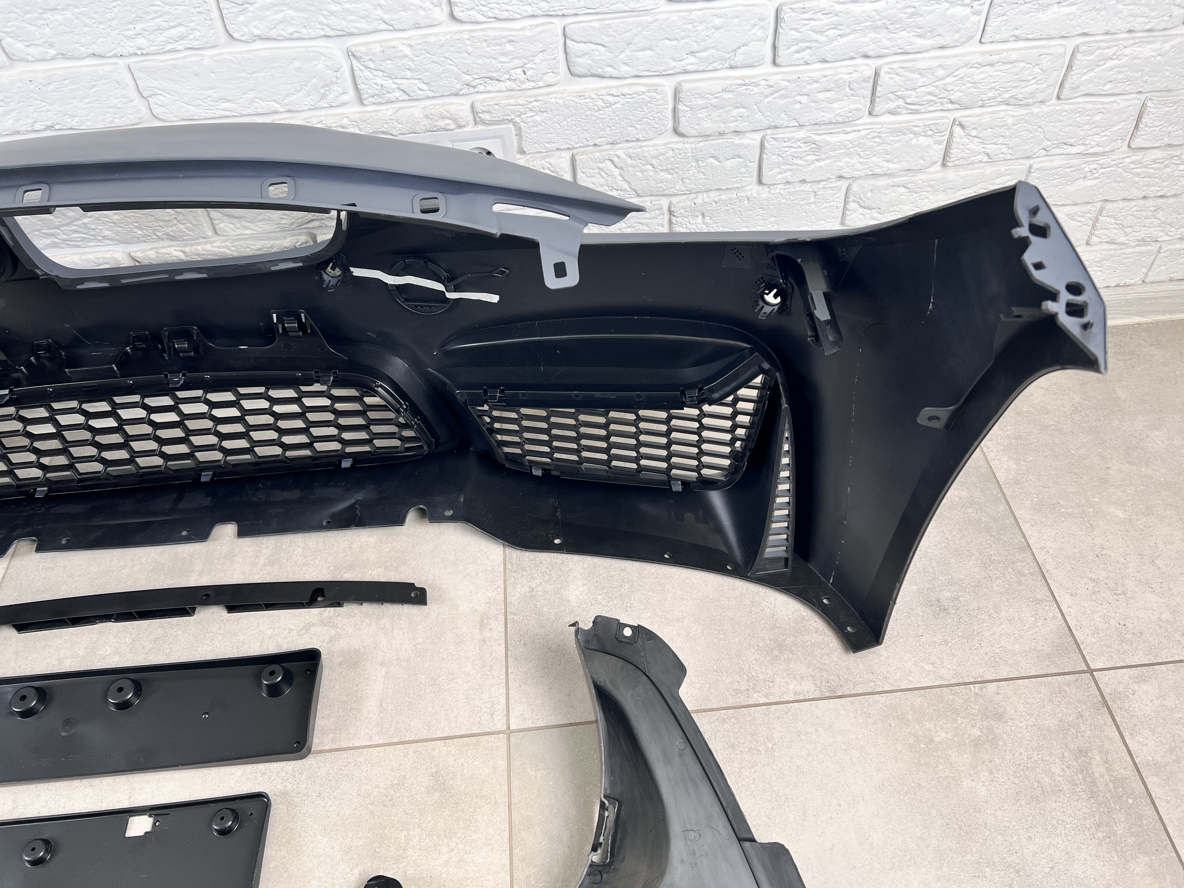 Передній бампер M3 стиль BMW 3 Series F30 F31 2012-2018 (під омивачі / з отворами під парктроніки) 4